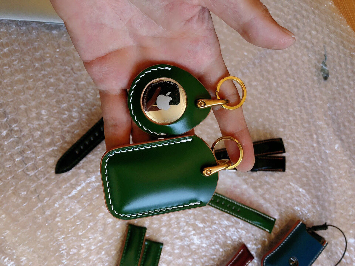Handcrafted Green Leather AirTag and Card Holder