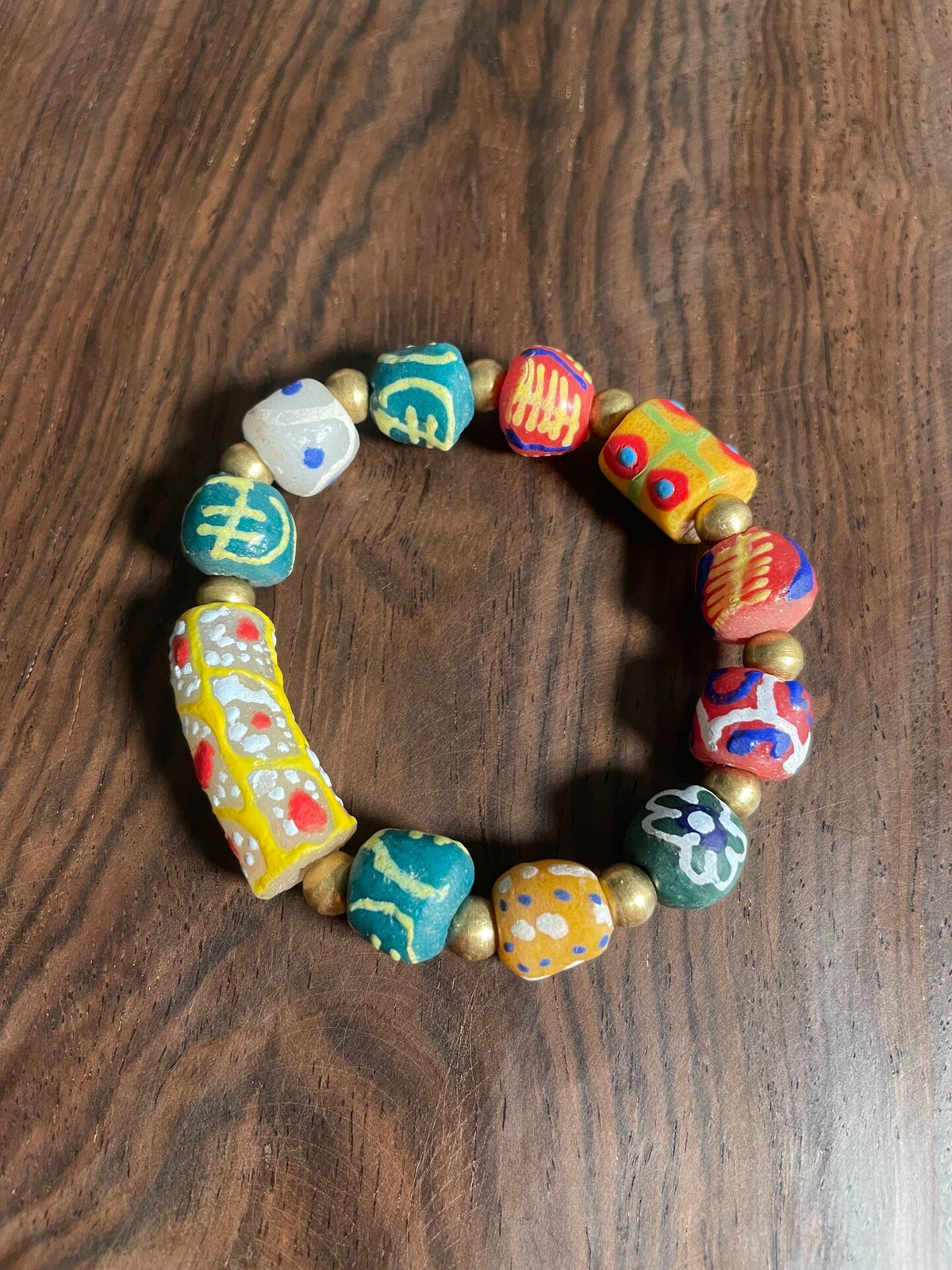 Handbemaltes Armband mit afrikanischen Handelsperlen