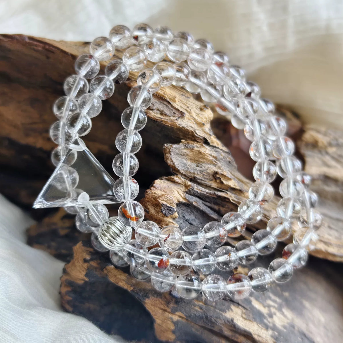 Bracelet multi-rangs quartz clair et pendentif triangulaire