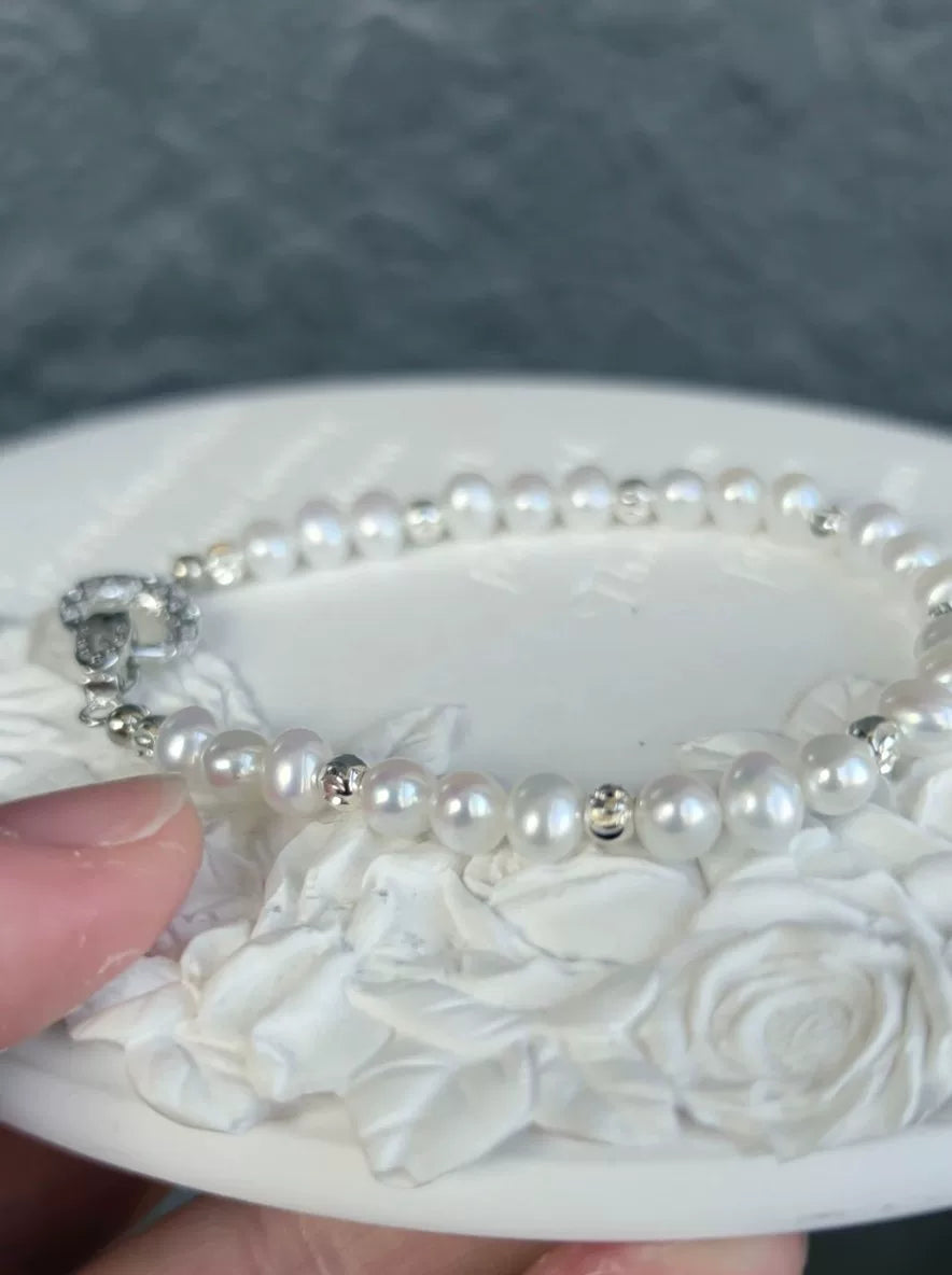 Armband med naturliga sötvattenspärlor 6mm