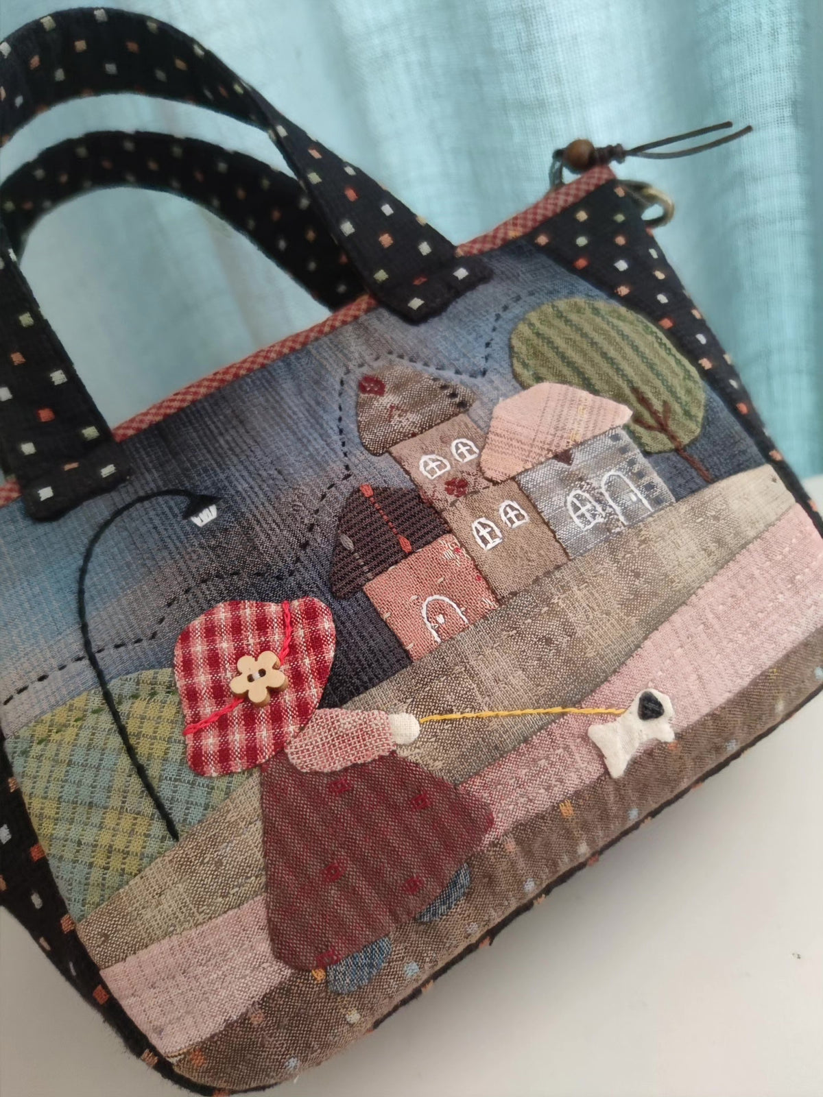 Bolso de patchwork de tejido teñido hecho a mano