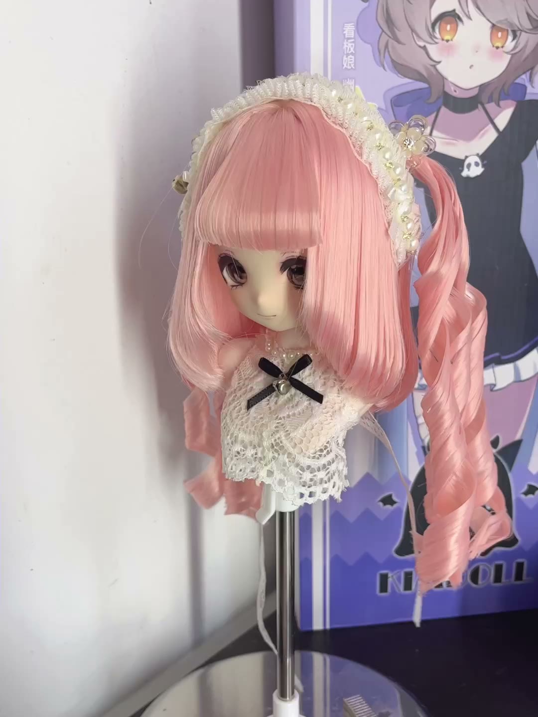 Peluca para muñeca rosa melocotón con coletas y rizos