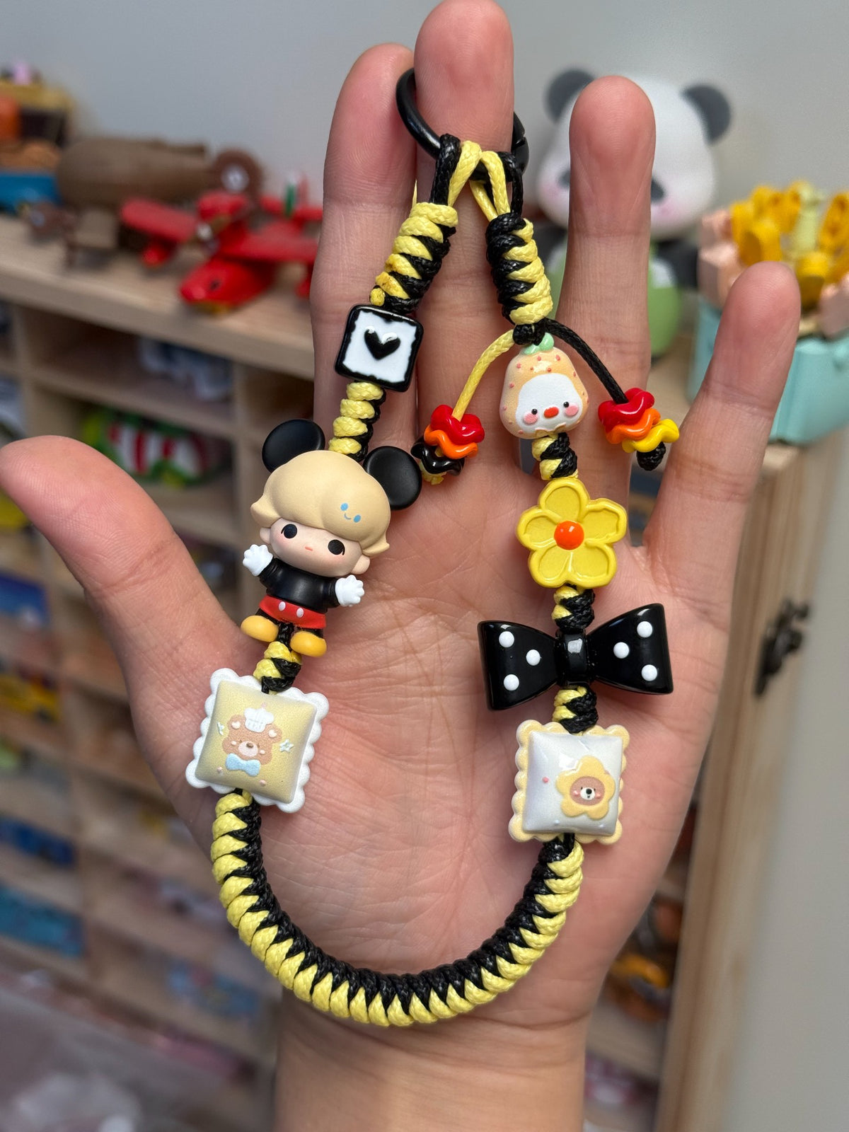 DIMOO ミッキー 編み込みコード スマホストラップ キーホルダー