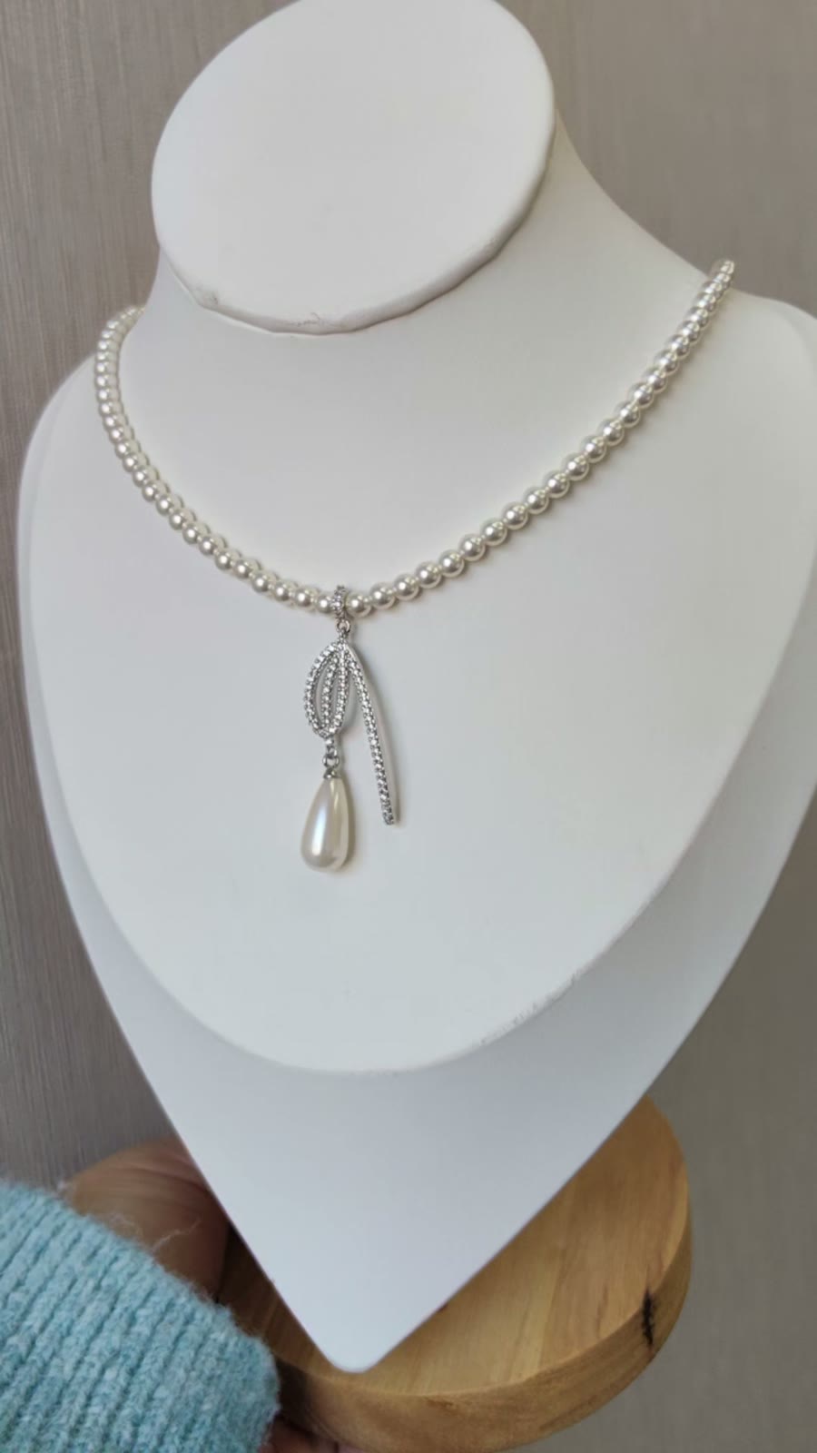 Teardrop Pearl Bow Pendant Necklace