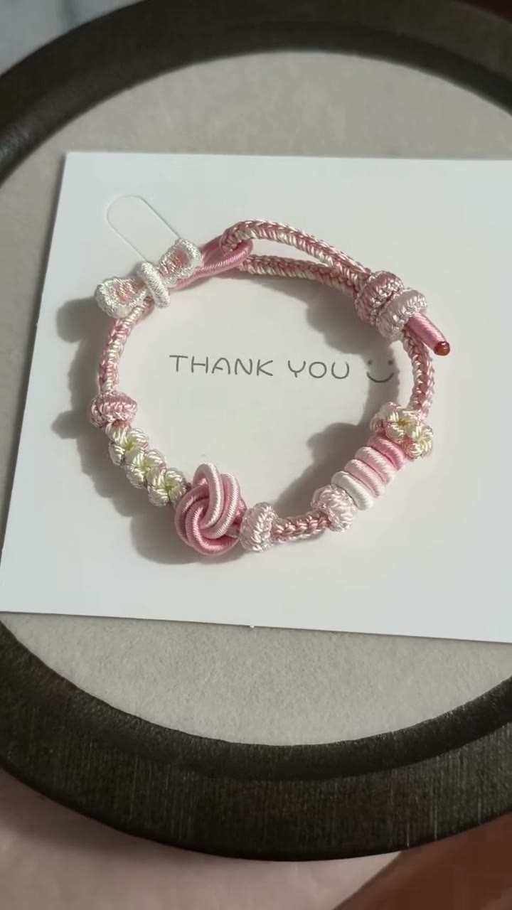 Pulseira Artesanal com Gradiente Rosa e Branco e Laço