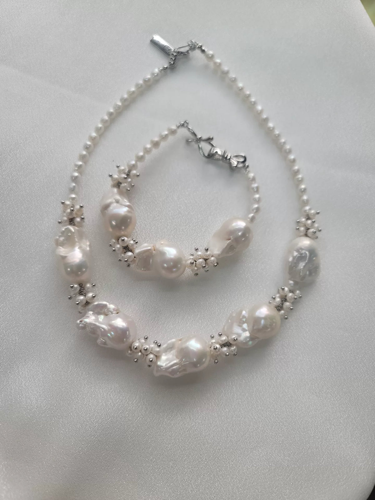 Natürliches Perlen-Fischschwanz-Collier und Armband Set