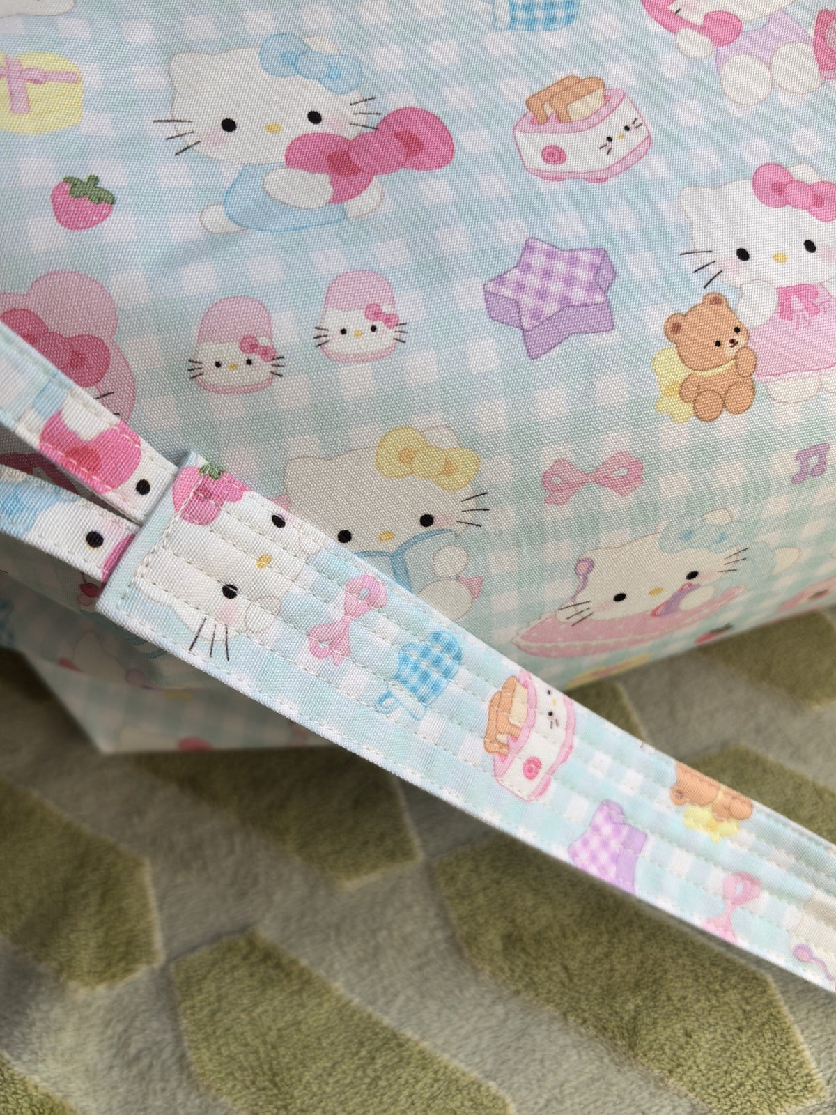 Hello Kitty Gingham Print Shoulder Bag