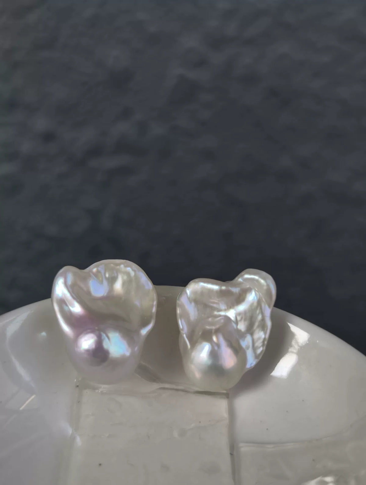 Coppia di Perle Barocco d'Acqua Dolce Bianche