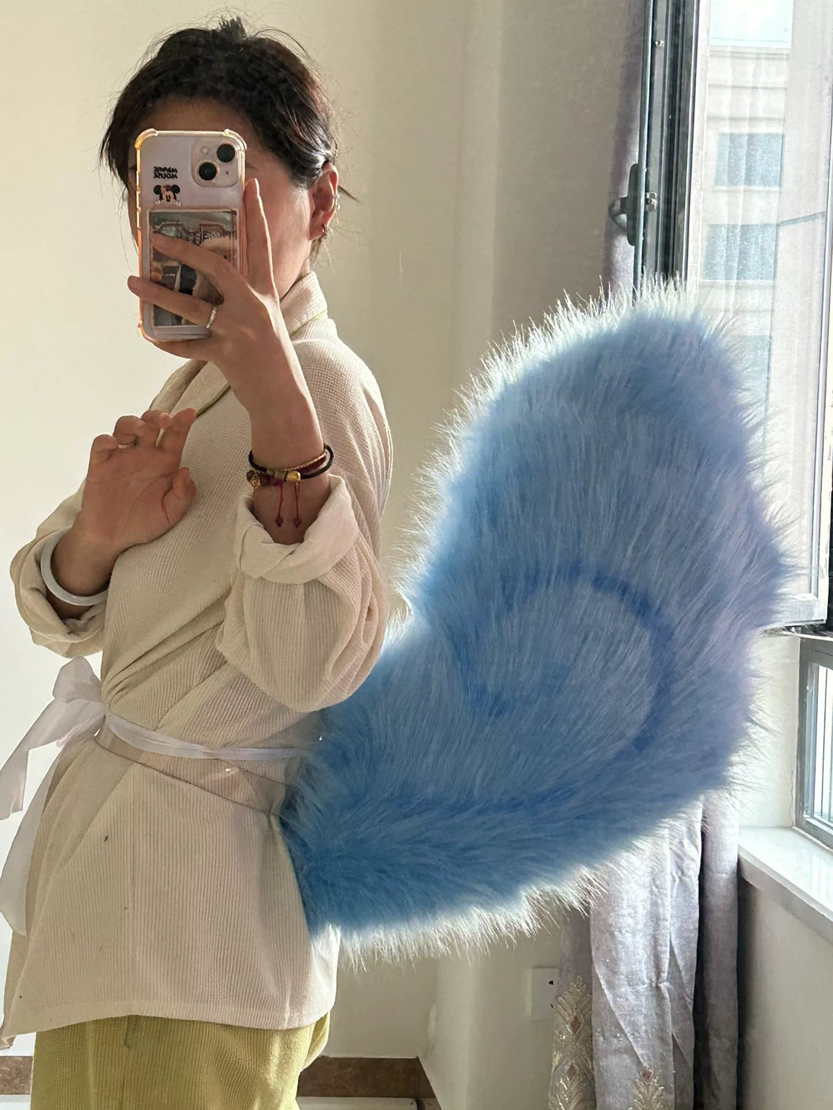 Accesorio de cola de animal de fantasía en peluche azul