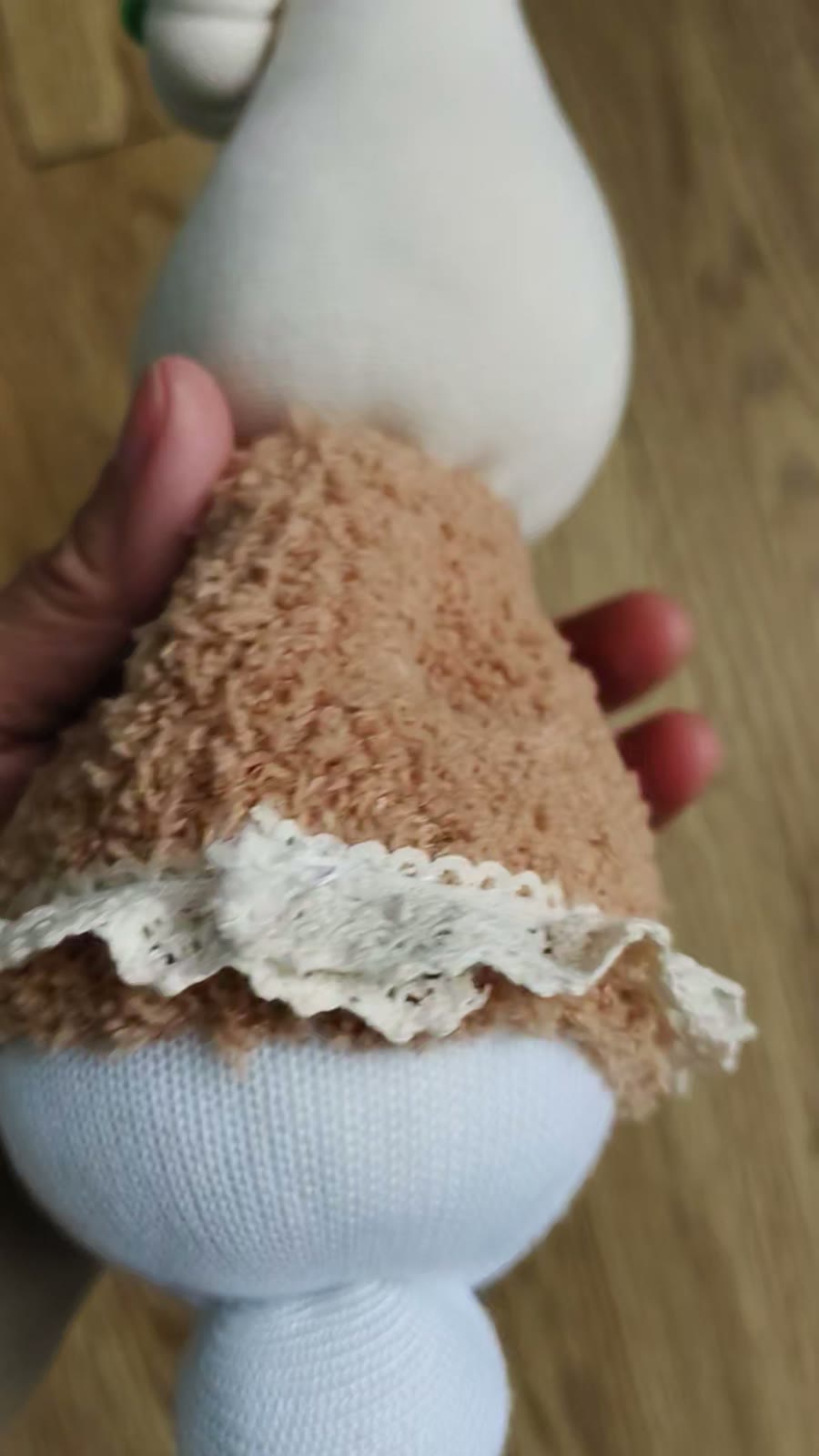 Handgemaakte konijnenpop van sokkenstof 23 cm