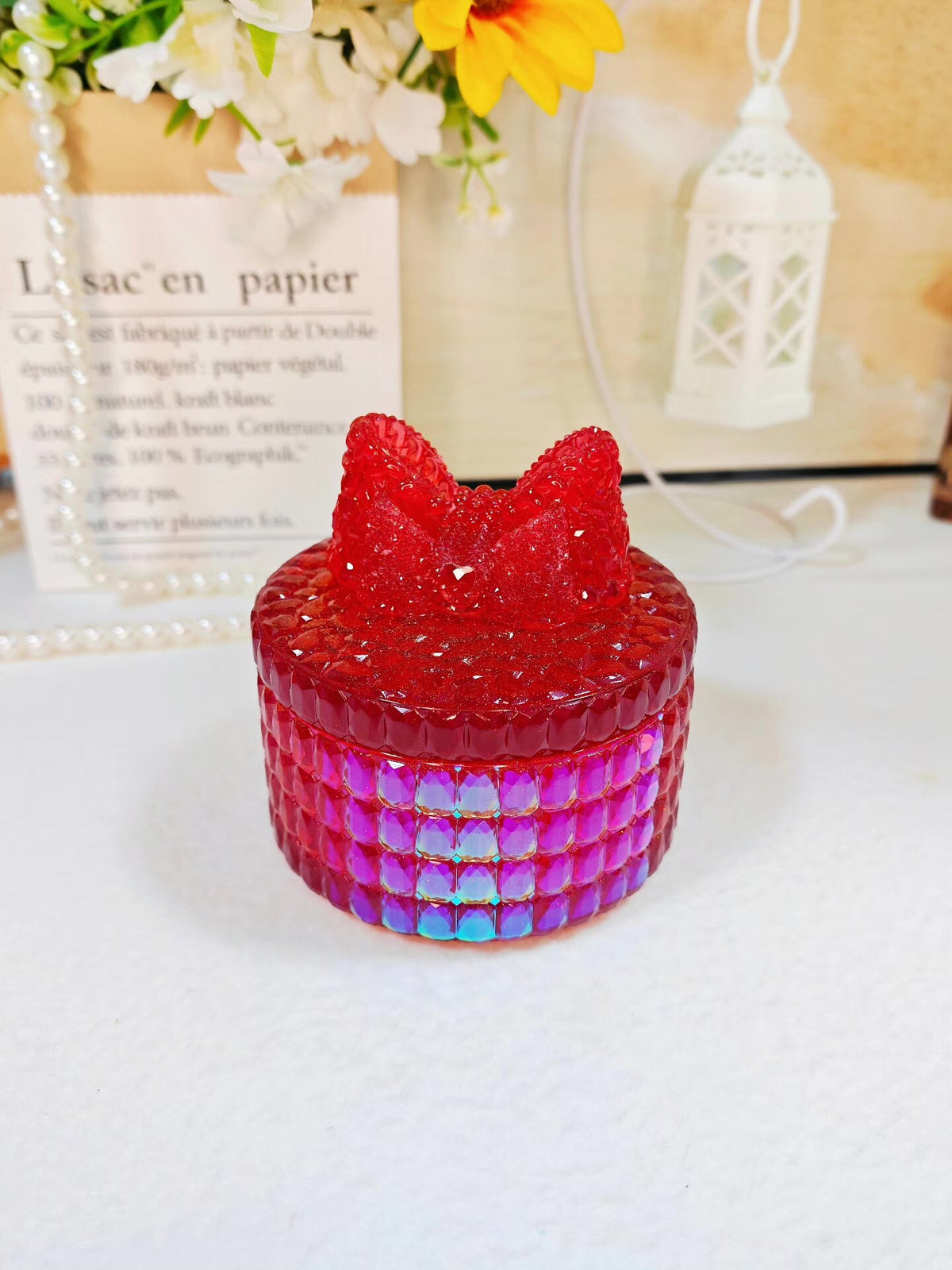 Boîte de rangement en résine rouge holographique avec diamant et nœud