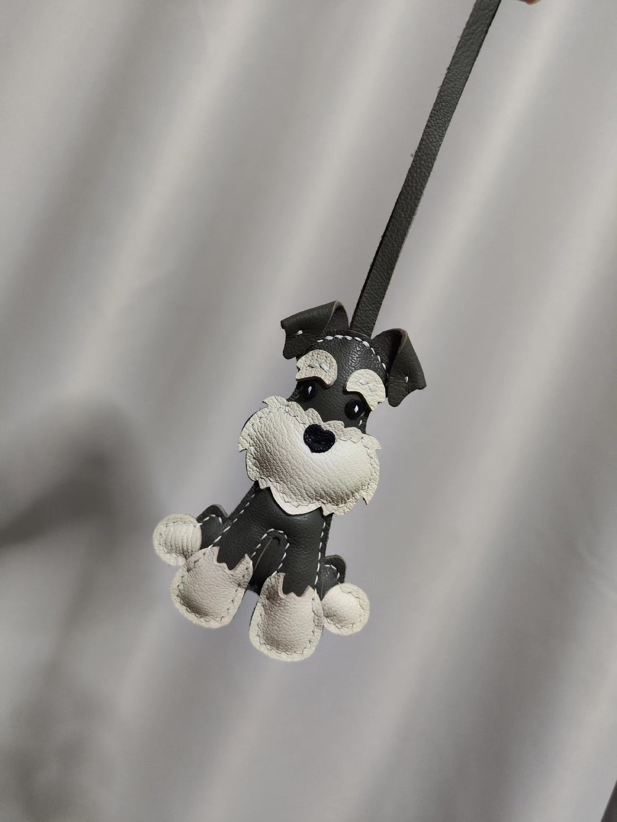 Ciondolo cane Schnauzer in pelle di agnello francese fatto a mano