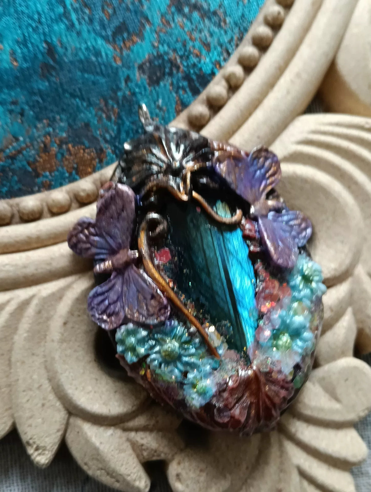 Pendentif de forêt en argile phosphorescente