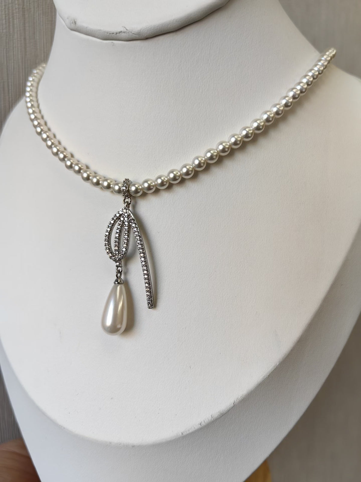 Teardrop Pearl Bow Pendant Necklace