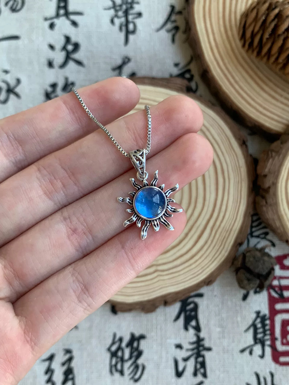 Collana Sole in Rame con Ala di Farfalla Blu