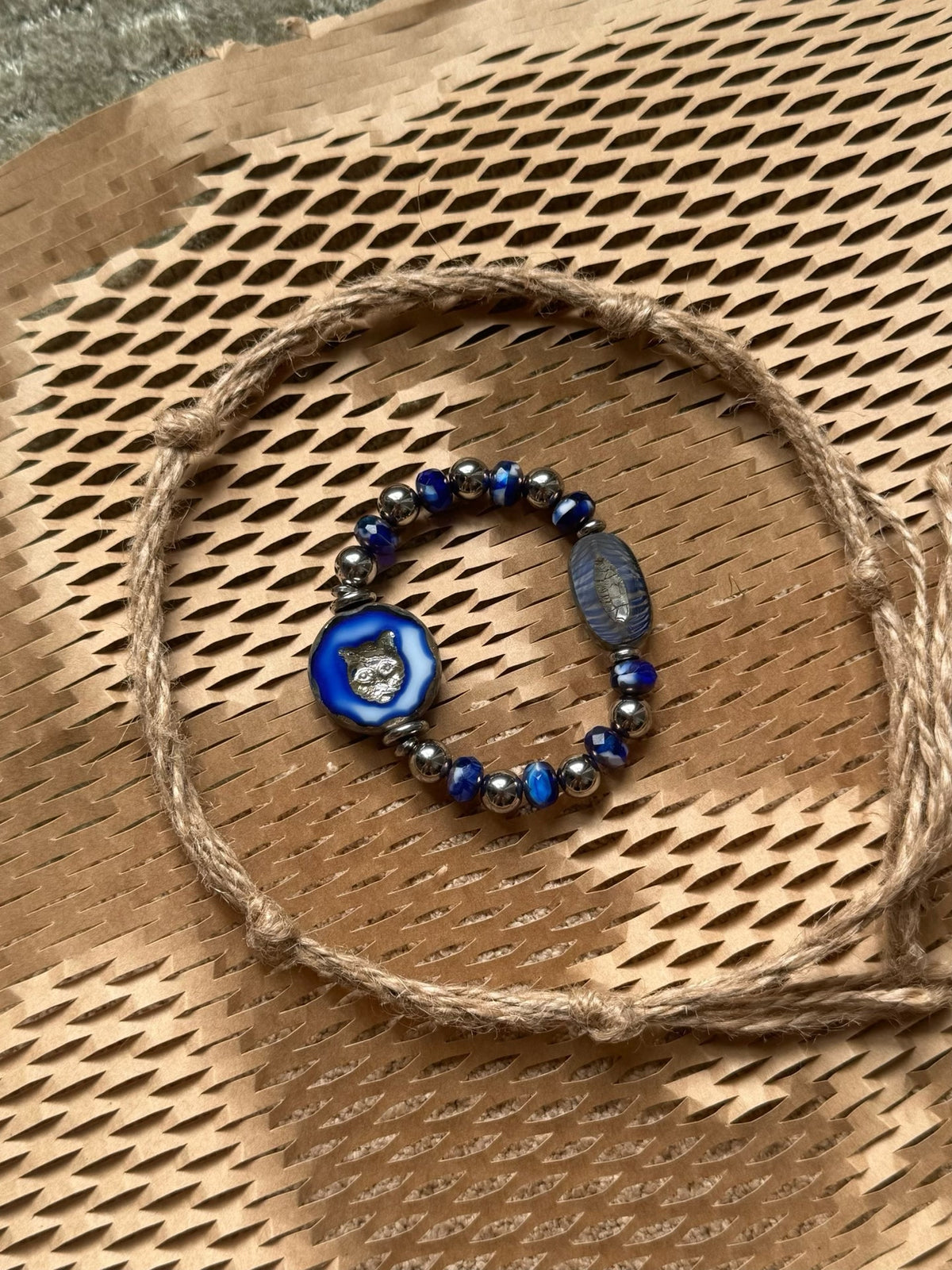 Bracciale con gufo in perline blu per polso piccolo