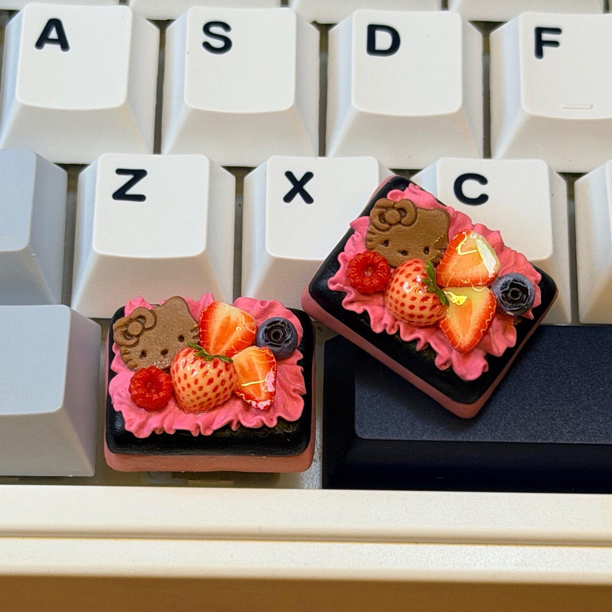 Raspberry Cake Keycap 1.25u Resin