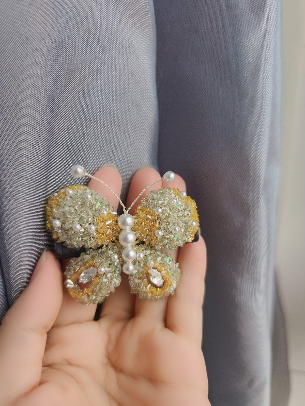 Butterfly Gradient Mesh Pearl Hair Clip