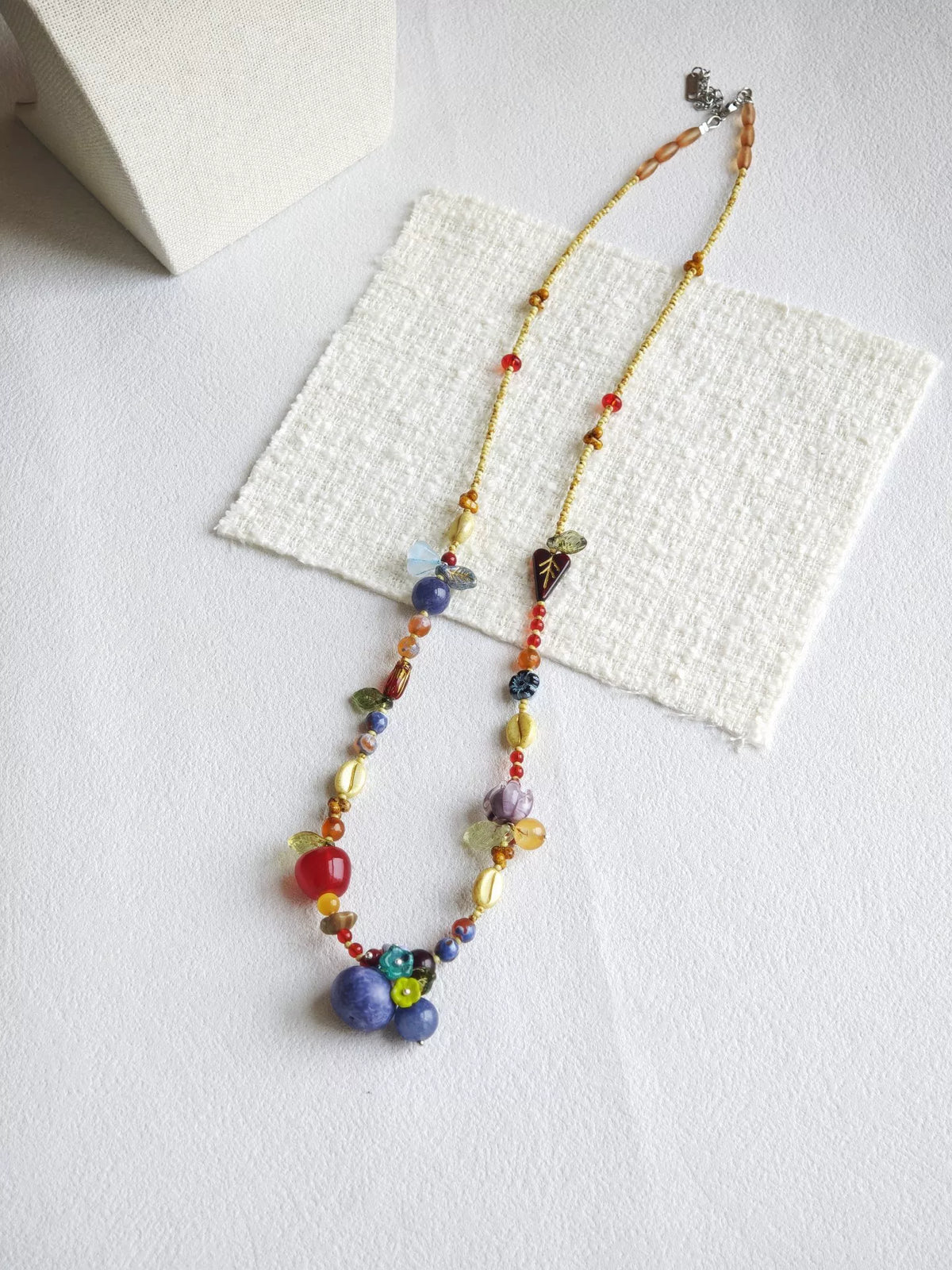 Collar de cuentas de otoño hecho a mano