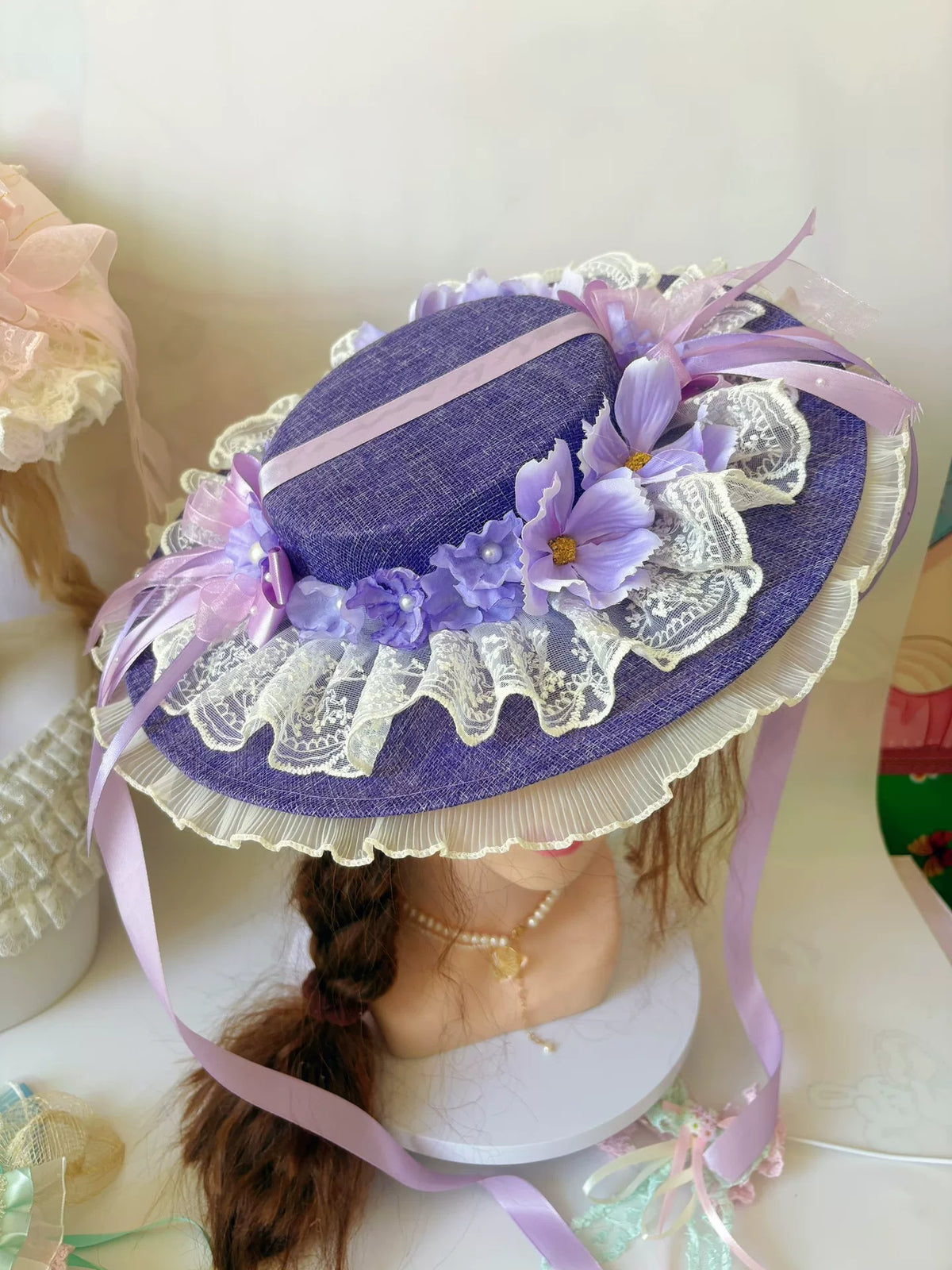 Sombrero de encaje artesanal de ala ancha en púrpura estilo Lolita