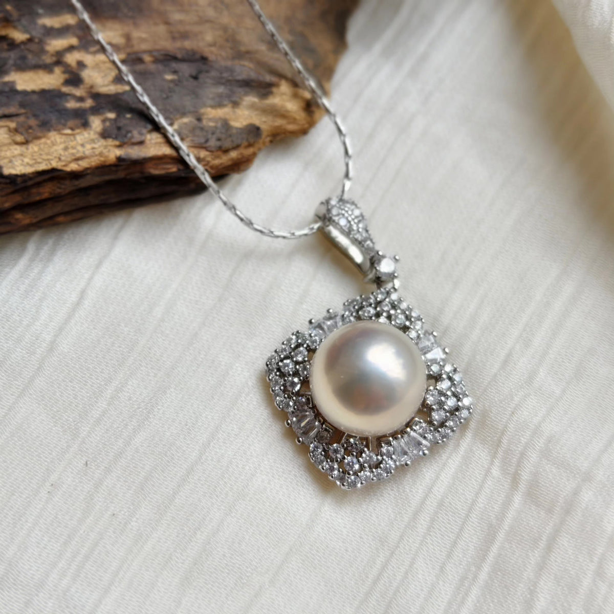 Diamond Shape Pearl Pendant 12mm