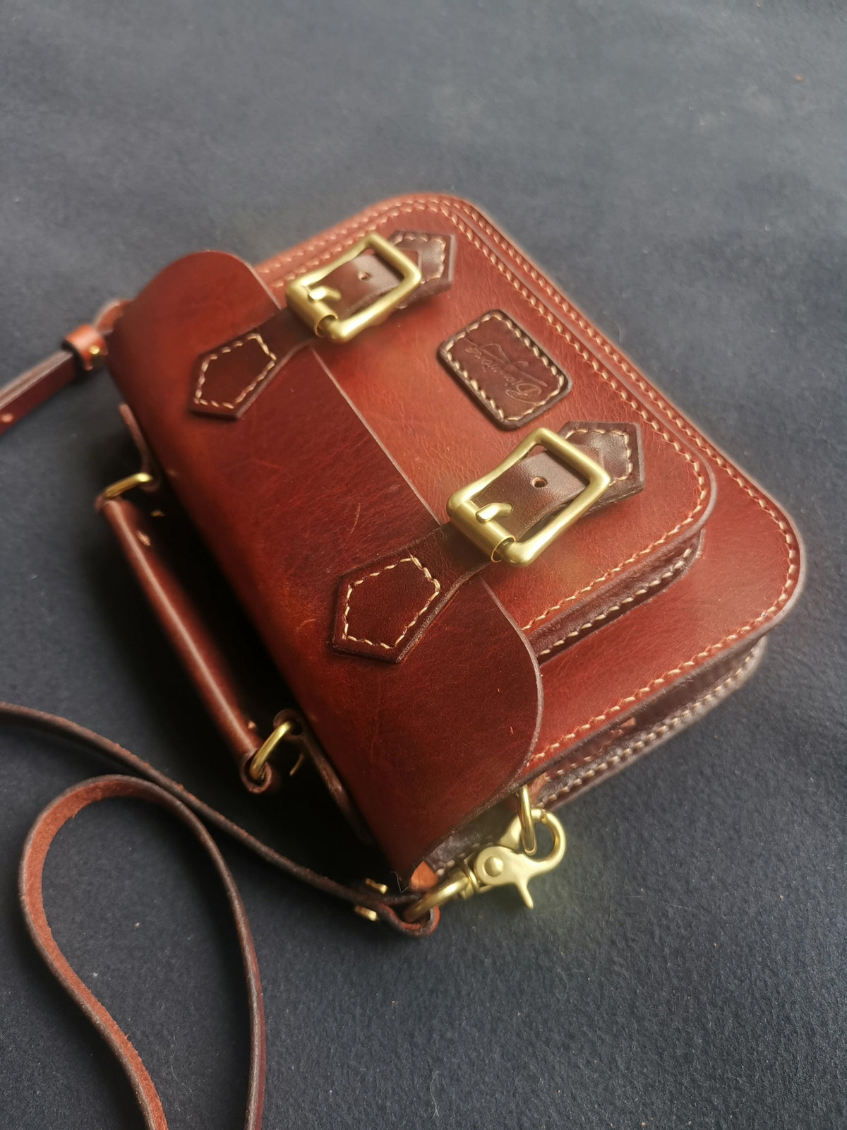 Sacoche de téléphone mini Cambridge en cuir huilé vintage