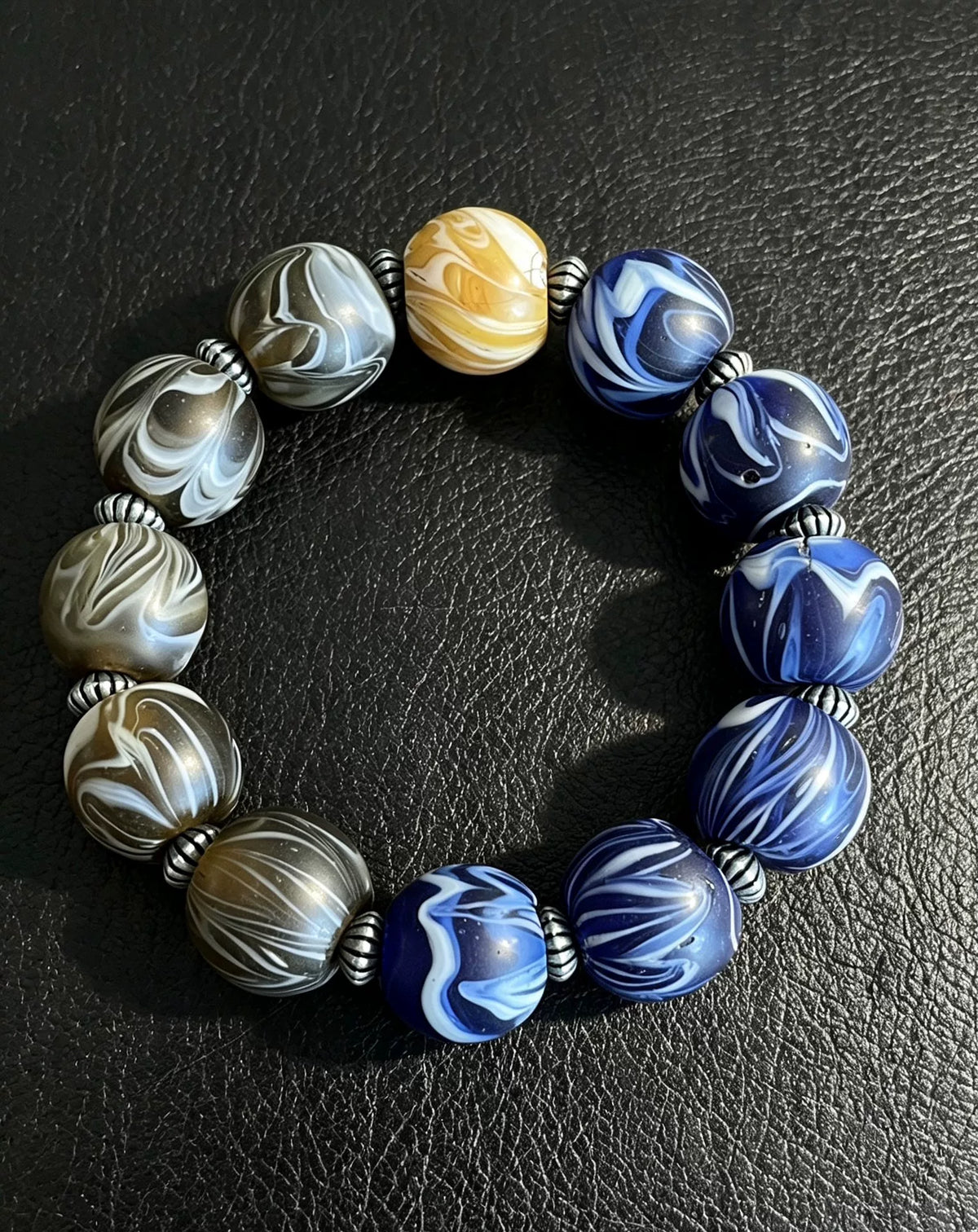 Glas-Perlenarmband mit Metall-Spacers
