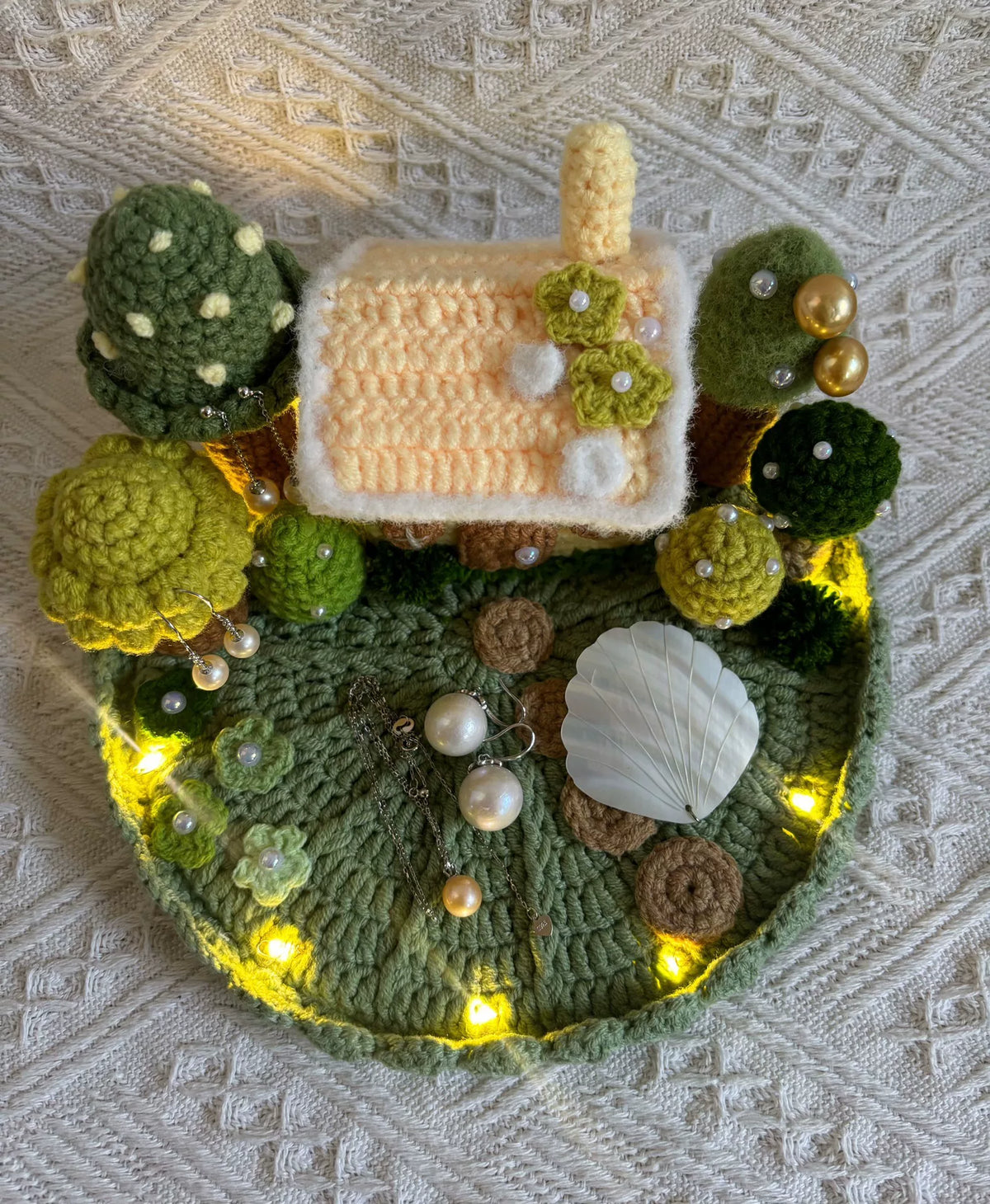 Boîte de rangement et veilleuse Chalet de Forêt en Crochet