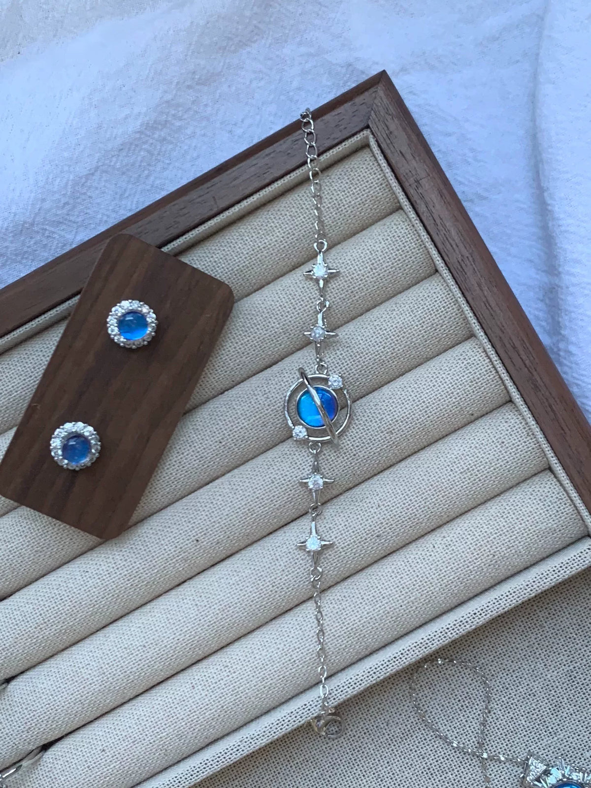 Braccialiale con Stelle e Ala di Farfalla Morpho Blu