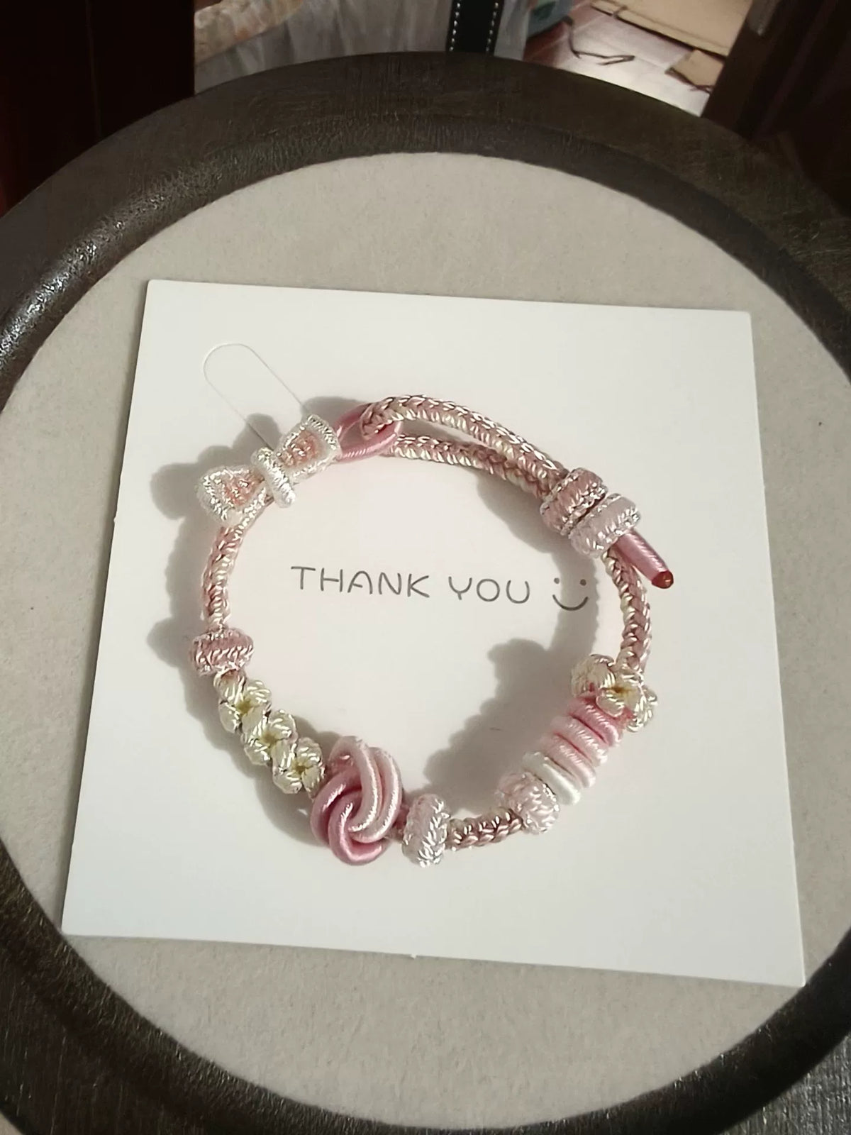 Braccialiale in cordino intrecciato a mano sfumatura rosa bianco