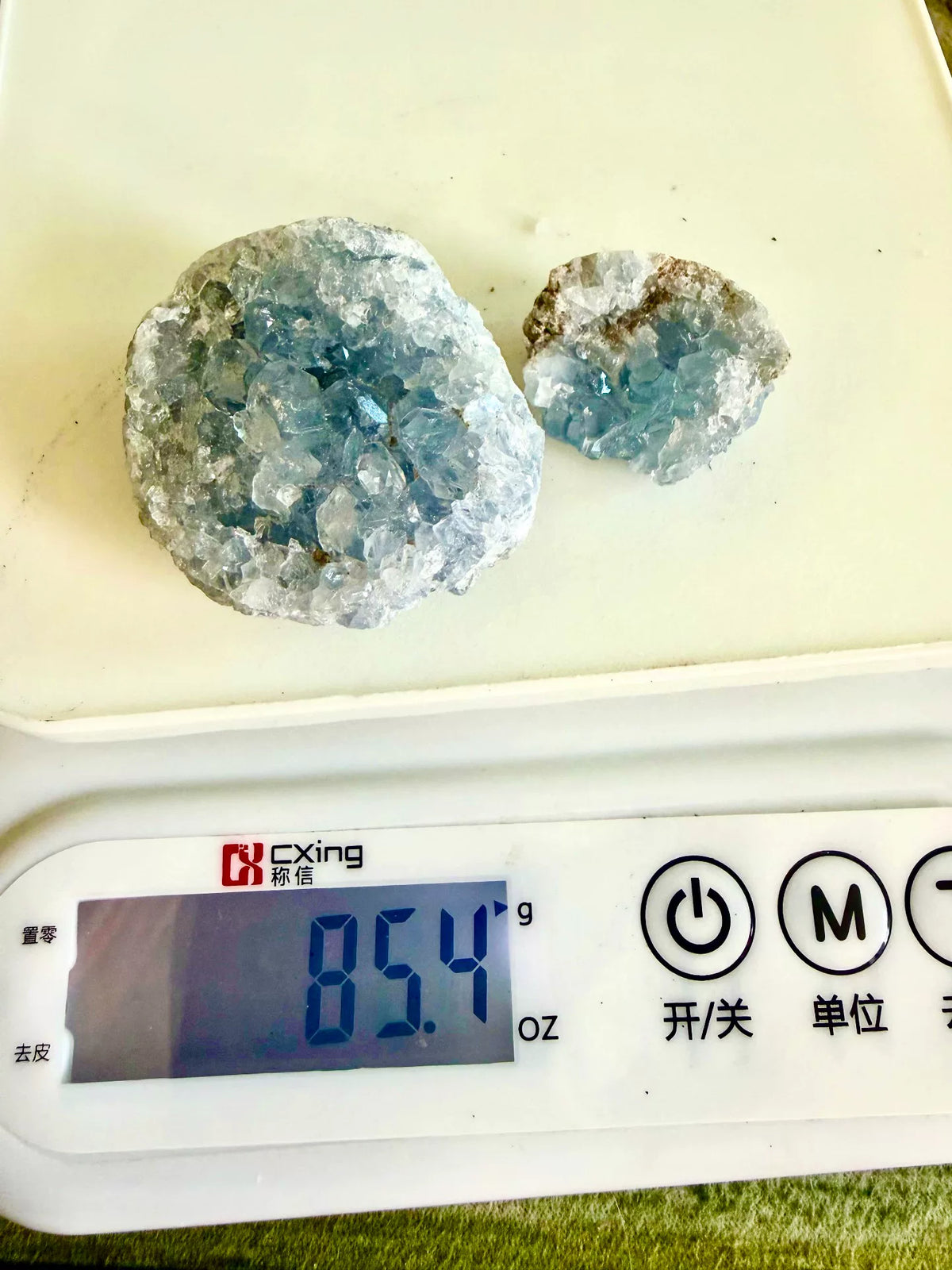 Handgakte Blauwe Kyaniet Kristal Bonsai in Keramische Schaal