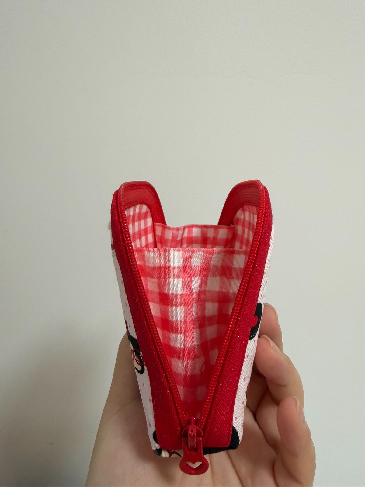 Rosa etui med kattmotiv