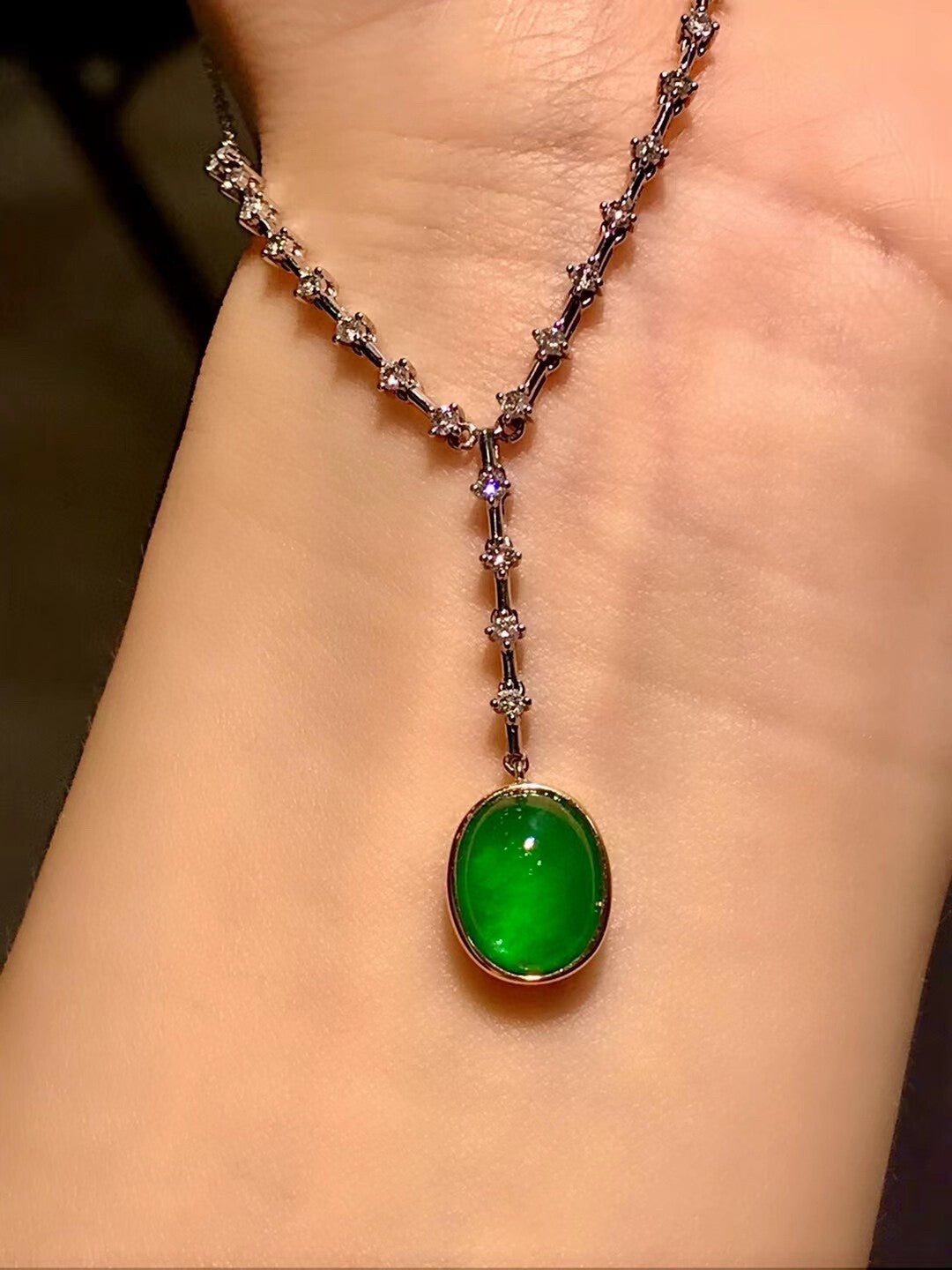 18k Gold Emerald Cabochon 3.75ct Diamond 0.52ct Drop Necklace