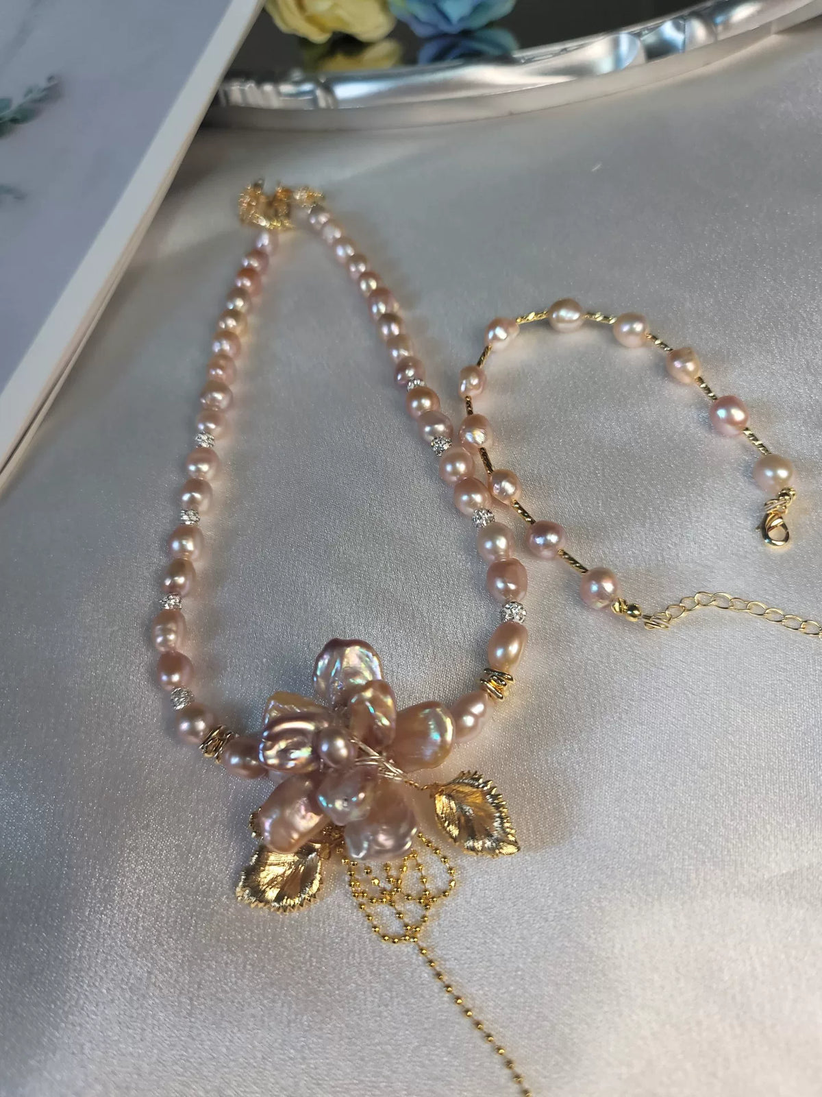 Set Collana e Bracciale con Fiore in Perle Naturali