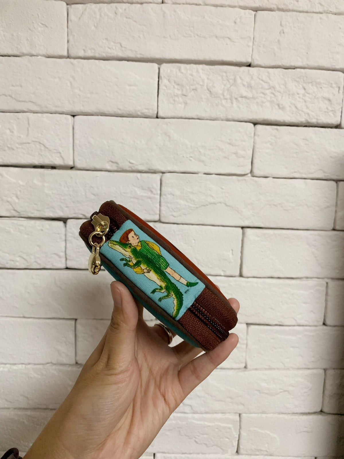 Pochette con zip illustrata e custodia interna rimovibile