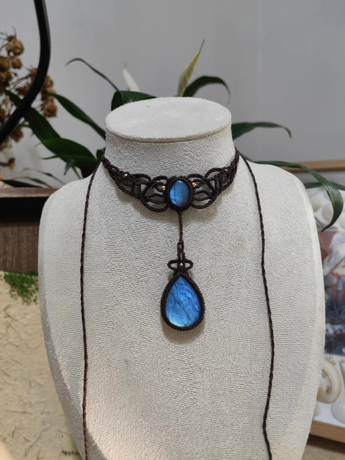 Collier artisanal en cordon labradorite avec pendentif goutte