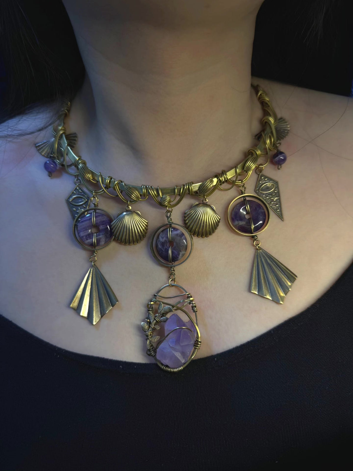 Violette Choker-Halskette aus Messing und Amethyst