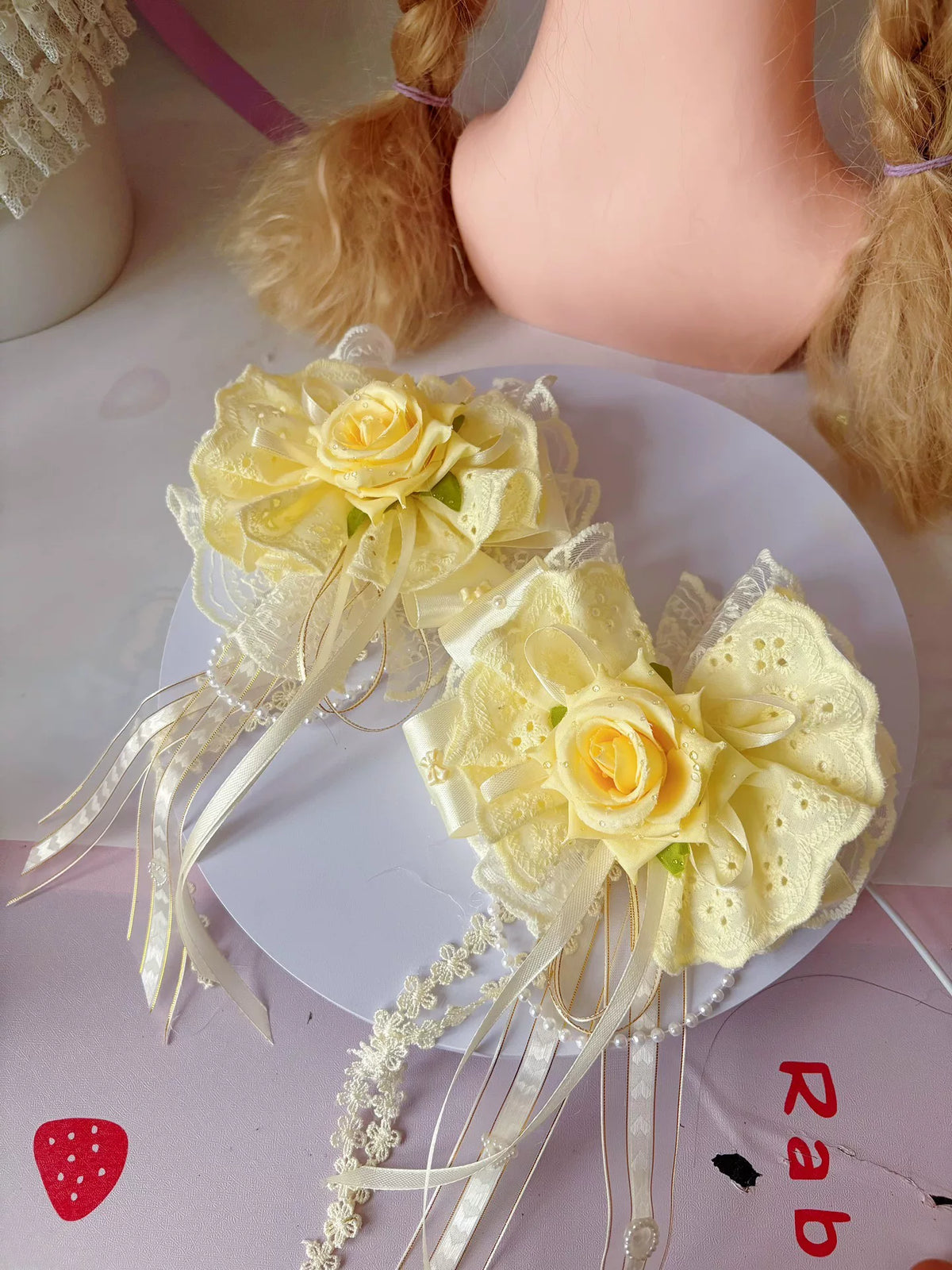 Accesorio para el pelo Lolita en amarillo pálido hecho a mano