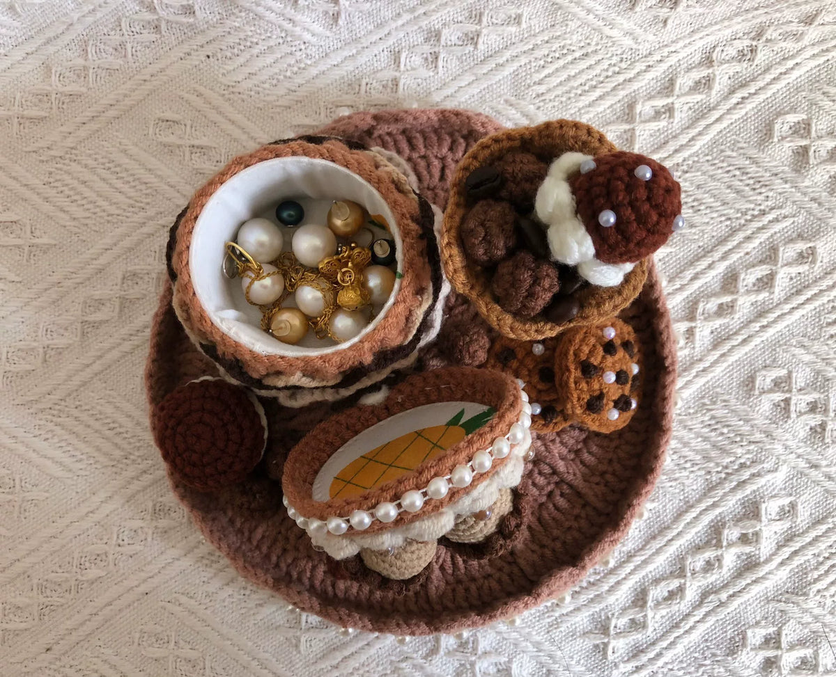 Set de joyero de crochet con postres de chocolate