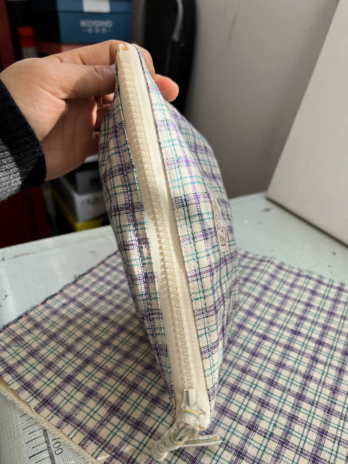 Astuccio cosmetico fatto a mano a scacchi viola