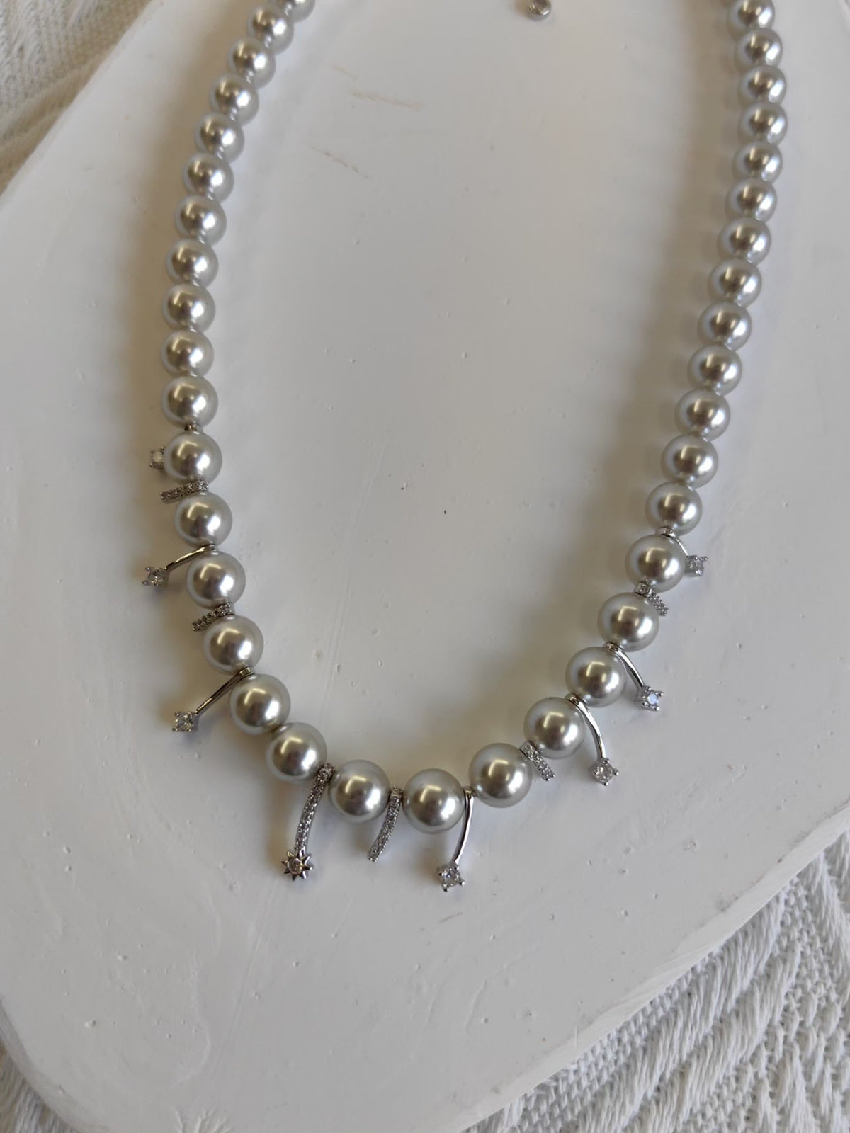 Collar de perlas de plata con colgantes de meteorito