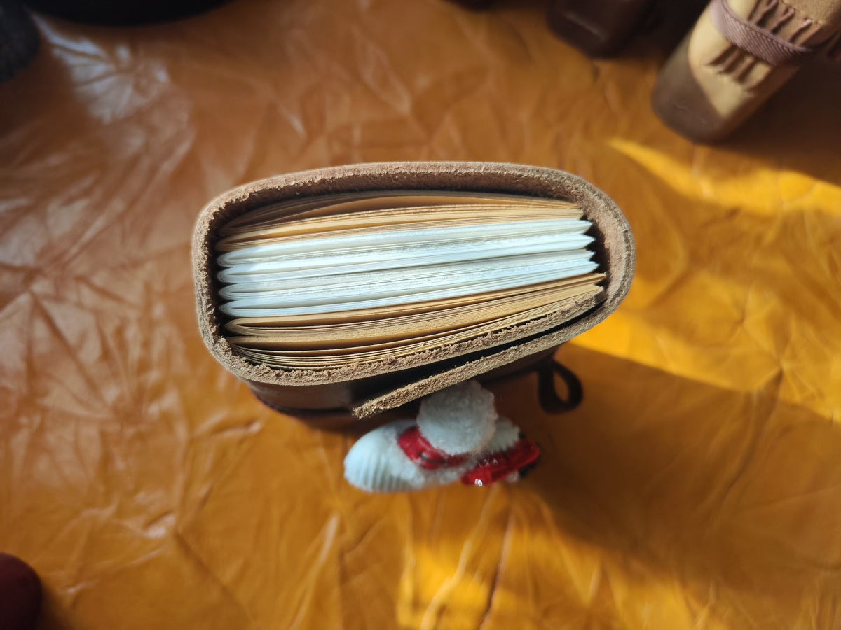 Leder-Notizbuch mit Hello-Kitty-Stiftschlaufe
