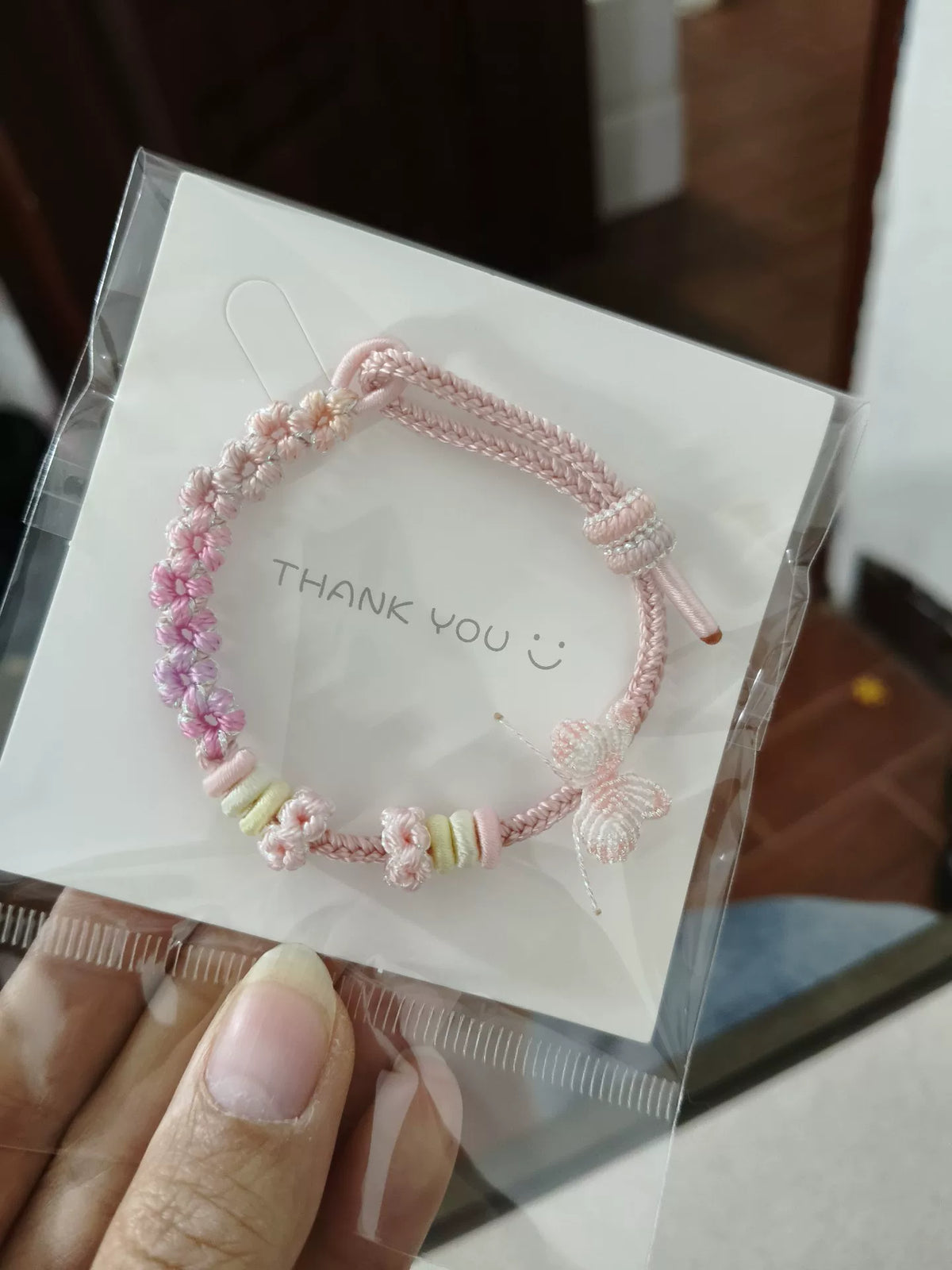 ハンドメイド ピンクグラデーション 編みコードブレスレット