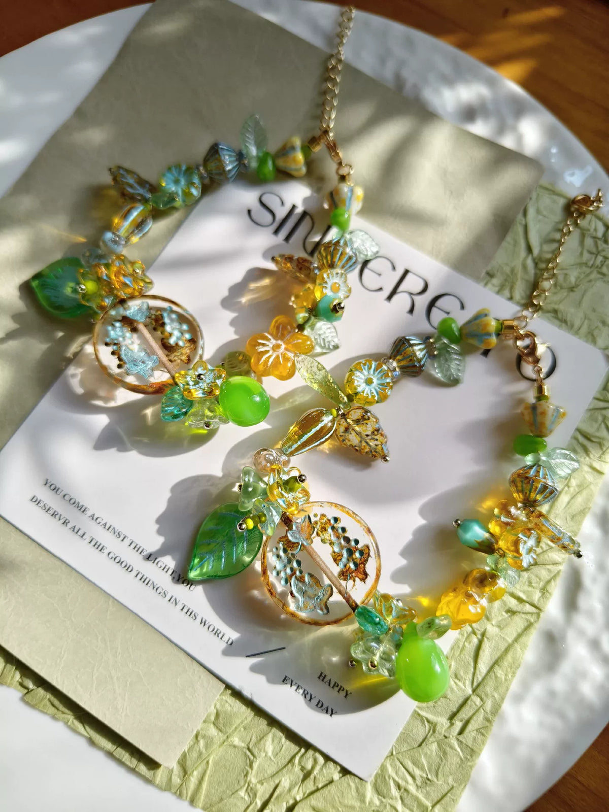 Pulsera de uvas de cristal checo en verde jade
