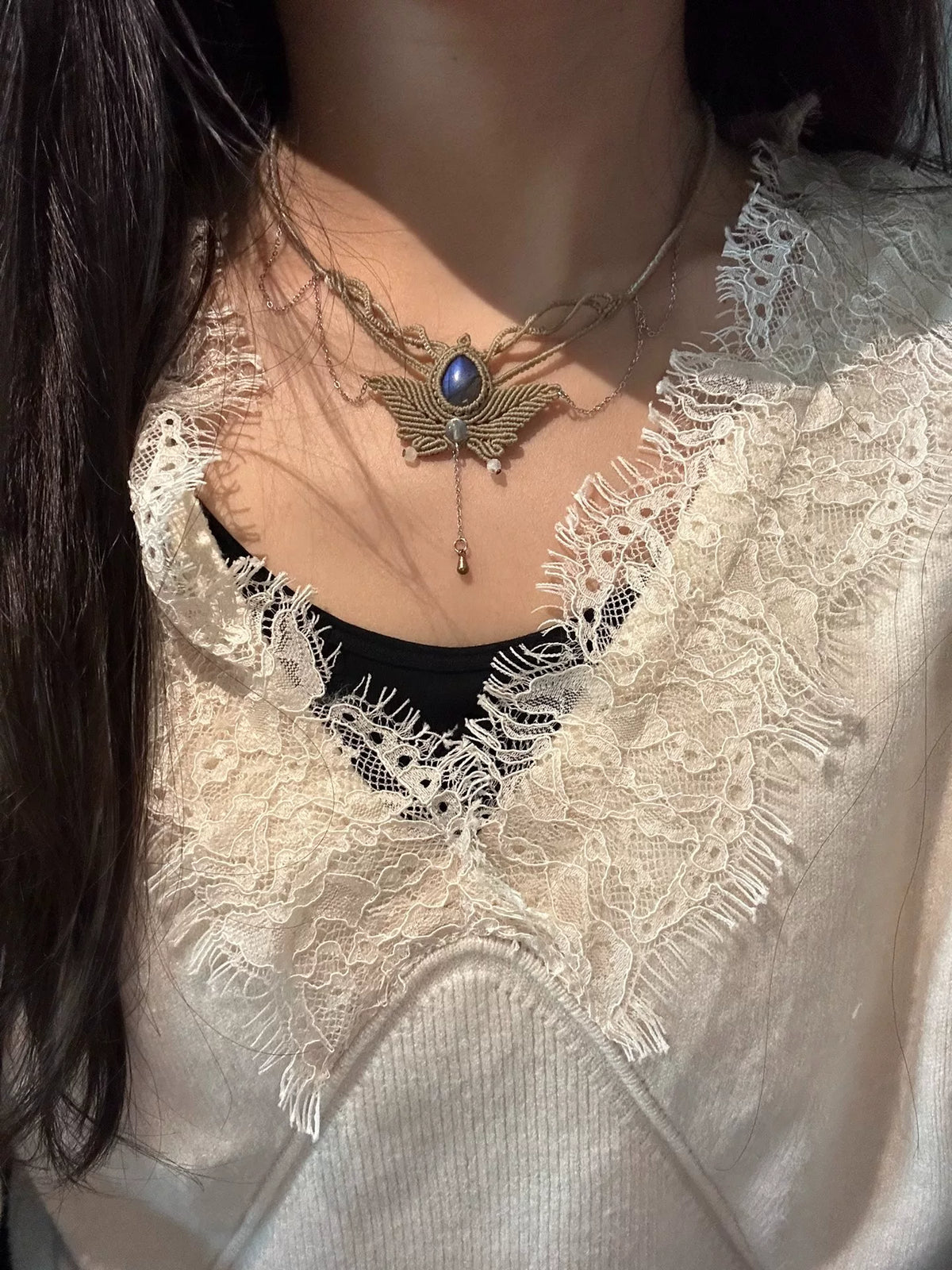 Collier Macramé Aile avec Pendentif Pierre Bleue