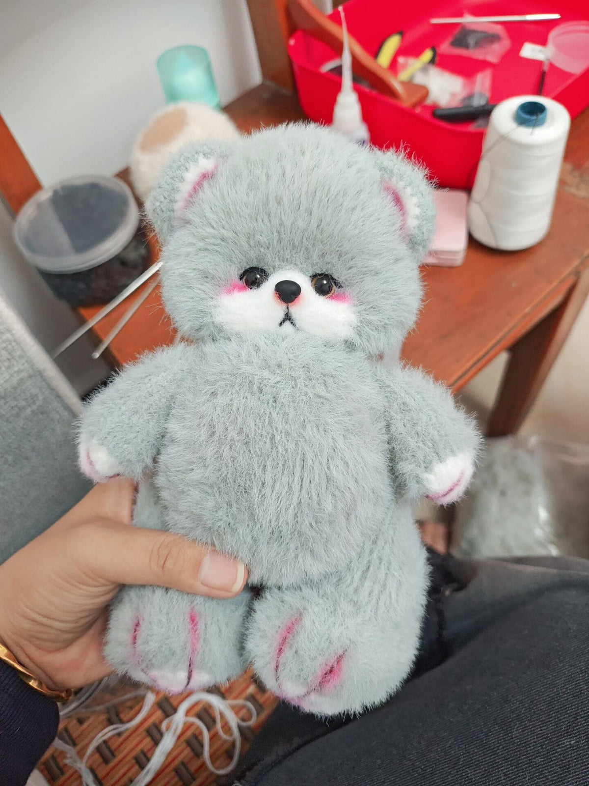 ハンドメイド グレーのニット クマのぬいぐるみ