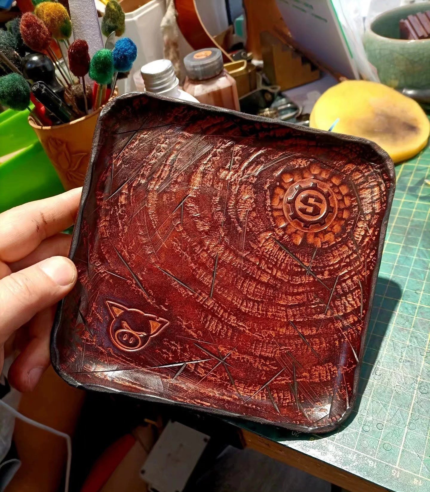 15cm Hand-Carved Cowhide Desktop Tray with Embossed Designs