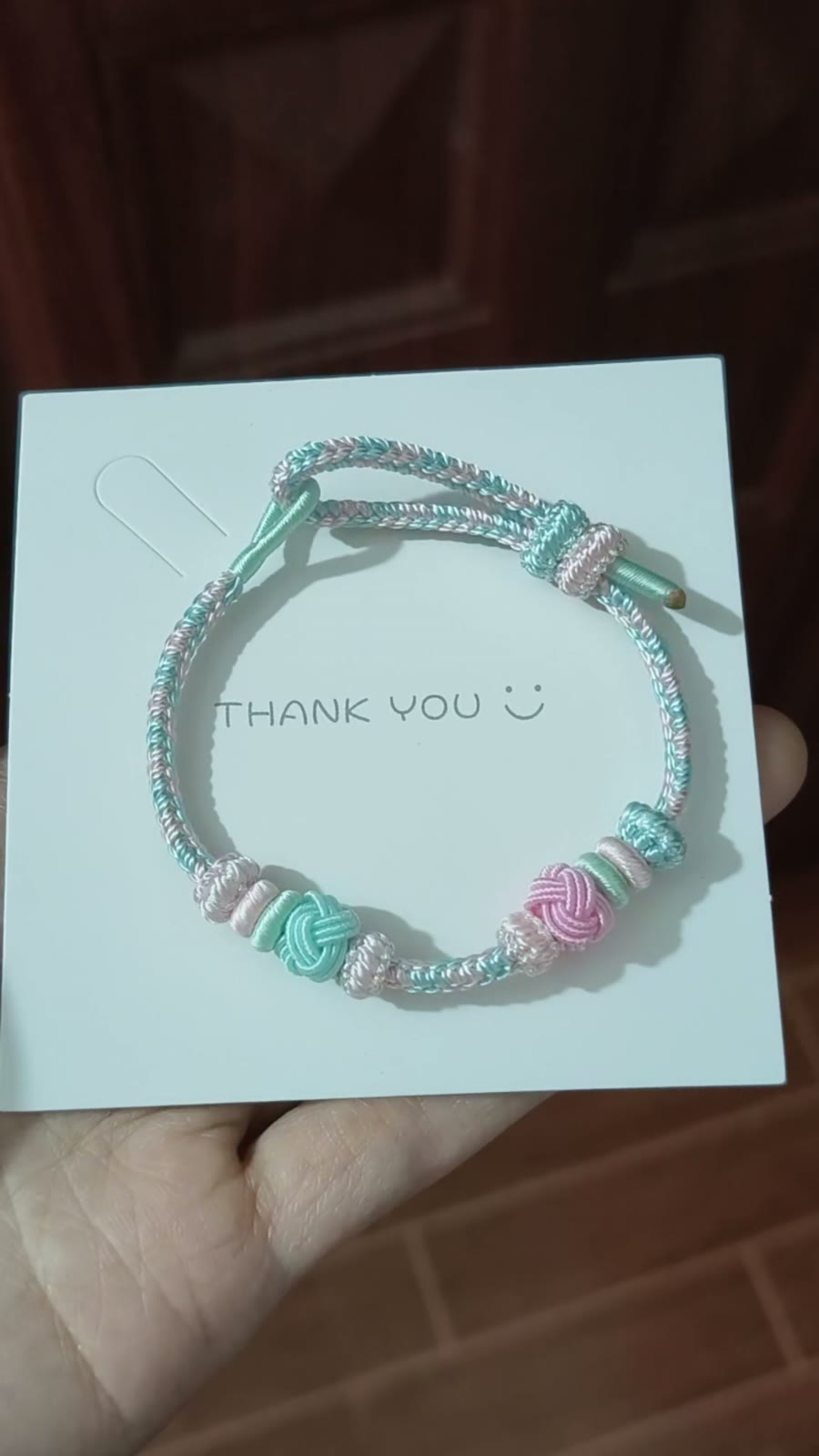 Pulsera de cordón en degradado rosa y menta tejida a mano