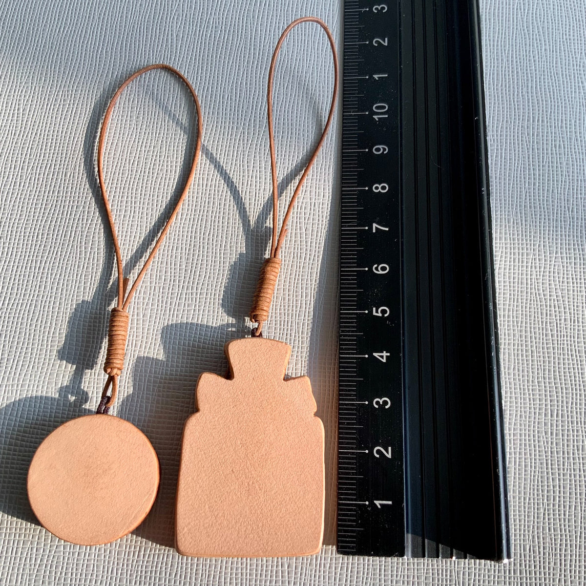 Leder-Parfümflaschen-Anhänger-Set