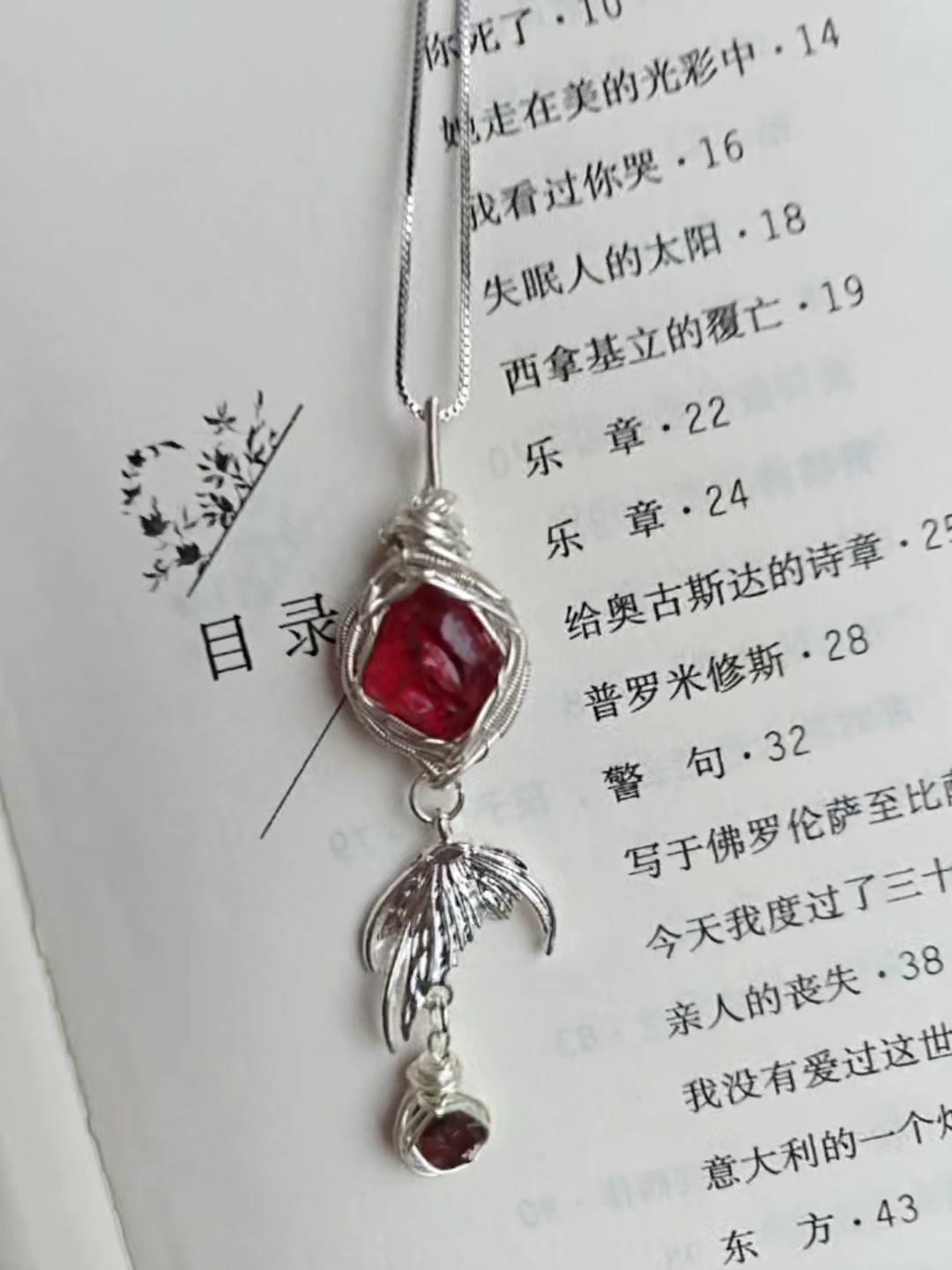 Collier en fil torsadé avec queue de sirène
